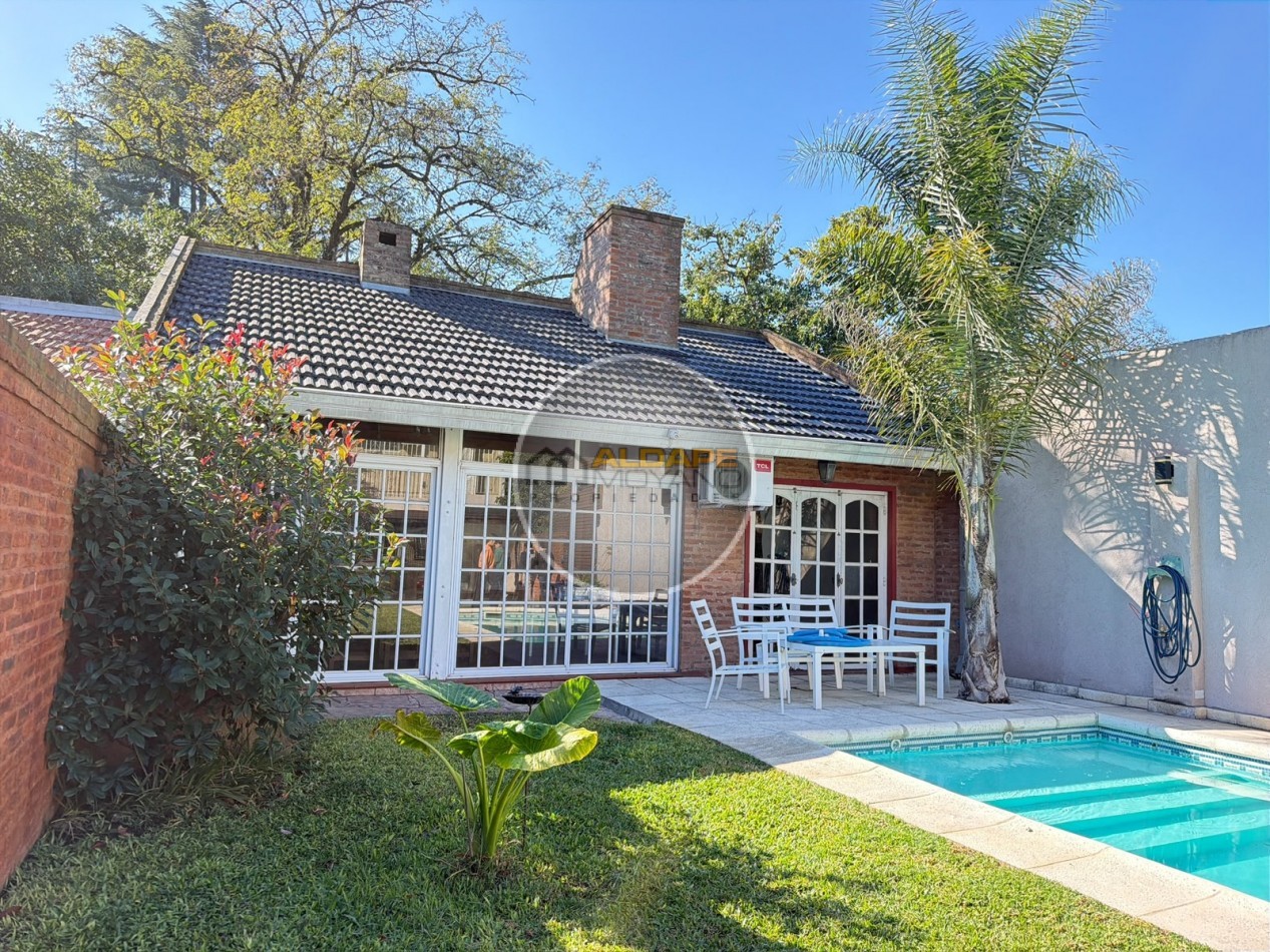 Se Vende Casa, cuatro amb, cochera doble, piscina (Monte Grande)