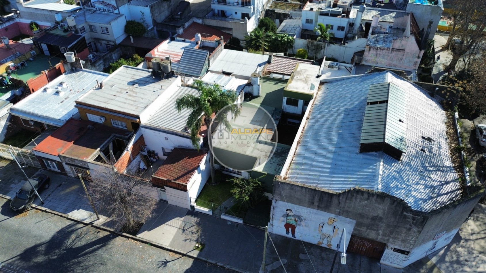Se Vende Casa Cuatro ambientes, con cochera, Quincho (Villa Lugano)