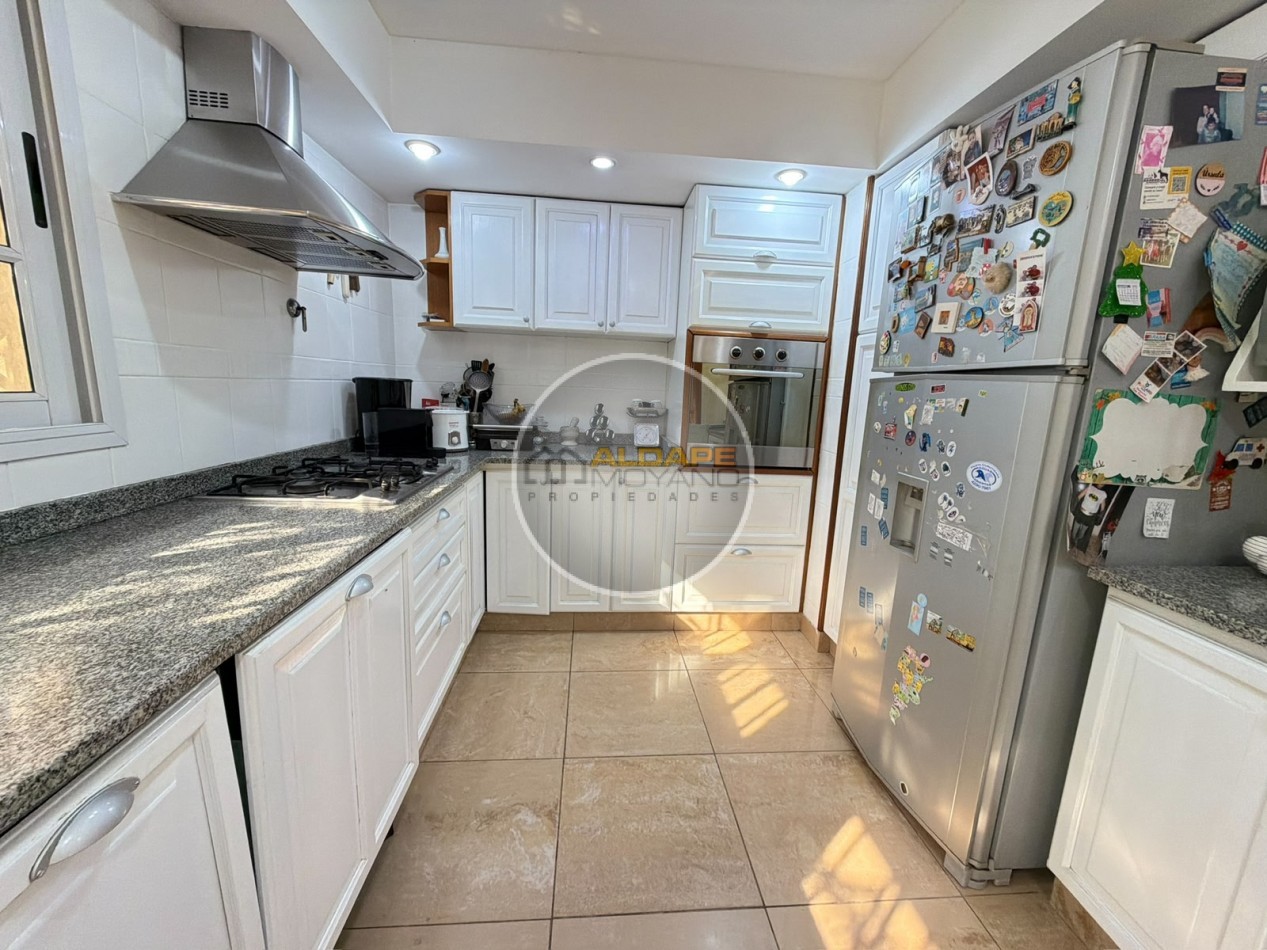 Se Vende Casa, cuatro amb, cochera doble, piscina (Monte Grande)