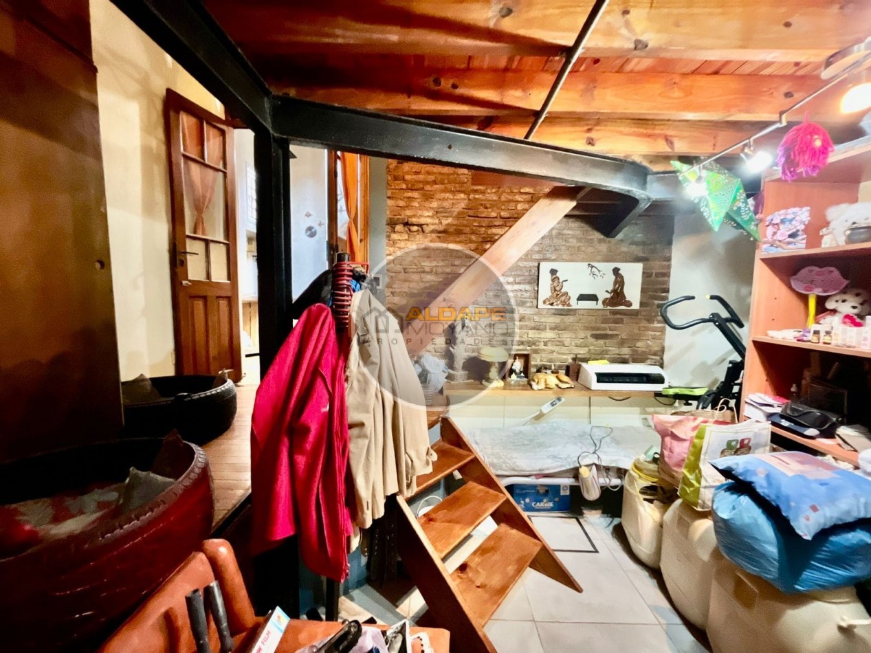Se Vende PH dos ambientes, contrafrente (Barracas)