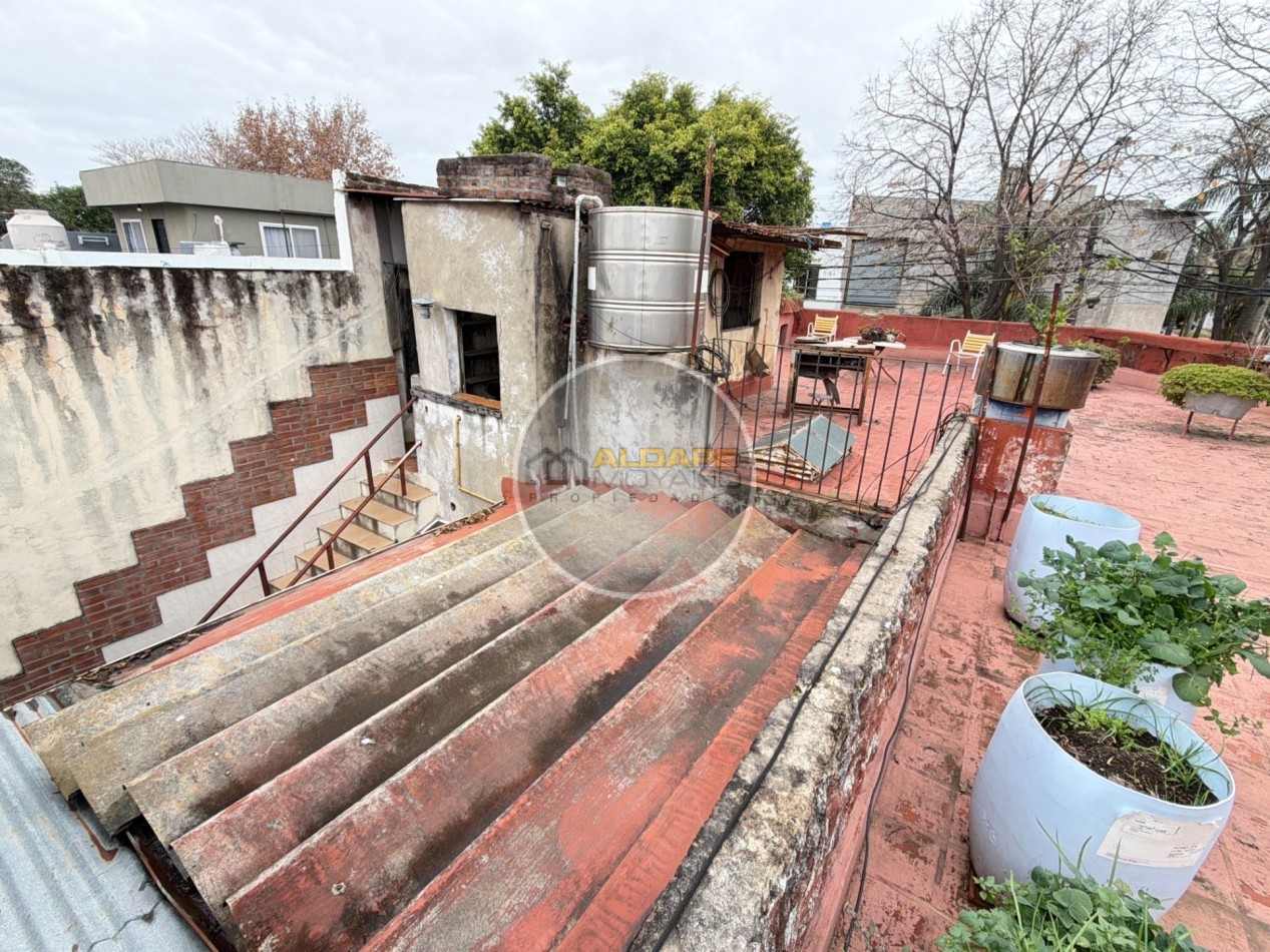 Se Vende Casa tres amb, cochera doble, A Reciclar!! (Ciudadela)