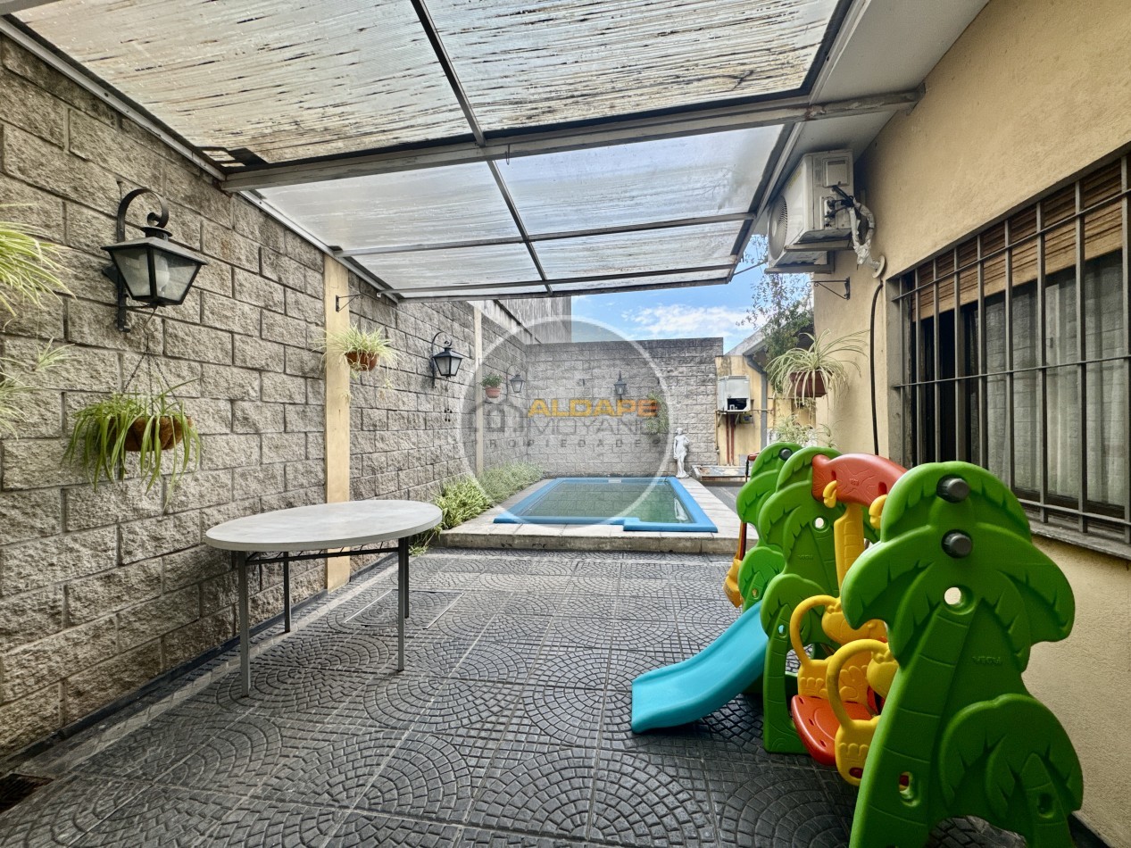 Se Vende Casa Ideal Multifamiliar con cochera (Mataderos)