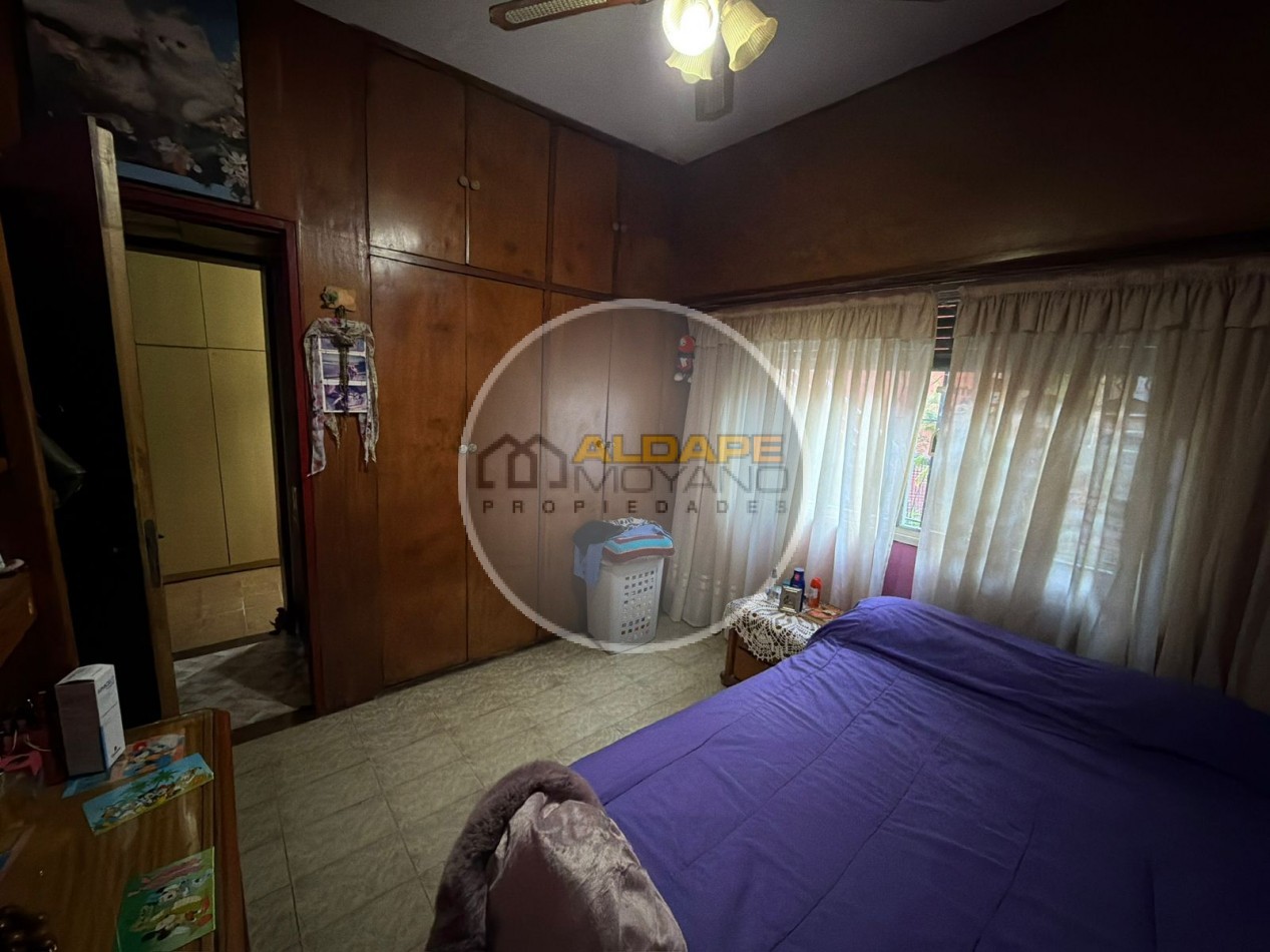 Se Vende Casa Cuatro ambientes, cochera doble (Lomas del Mirador)