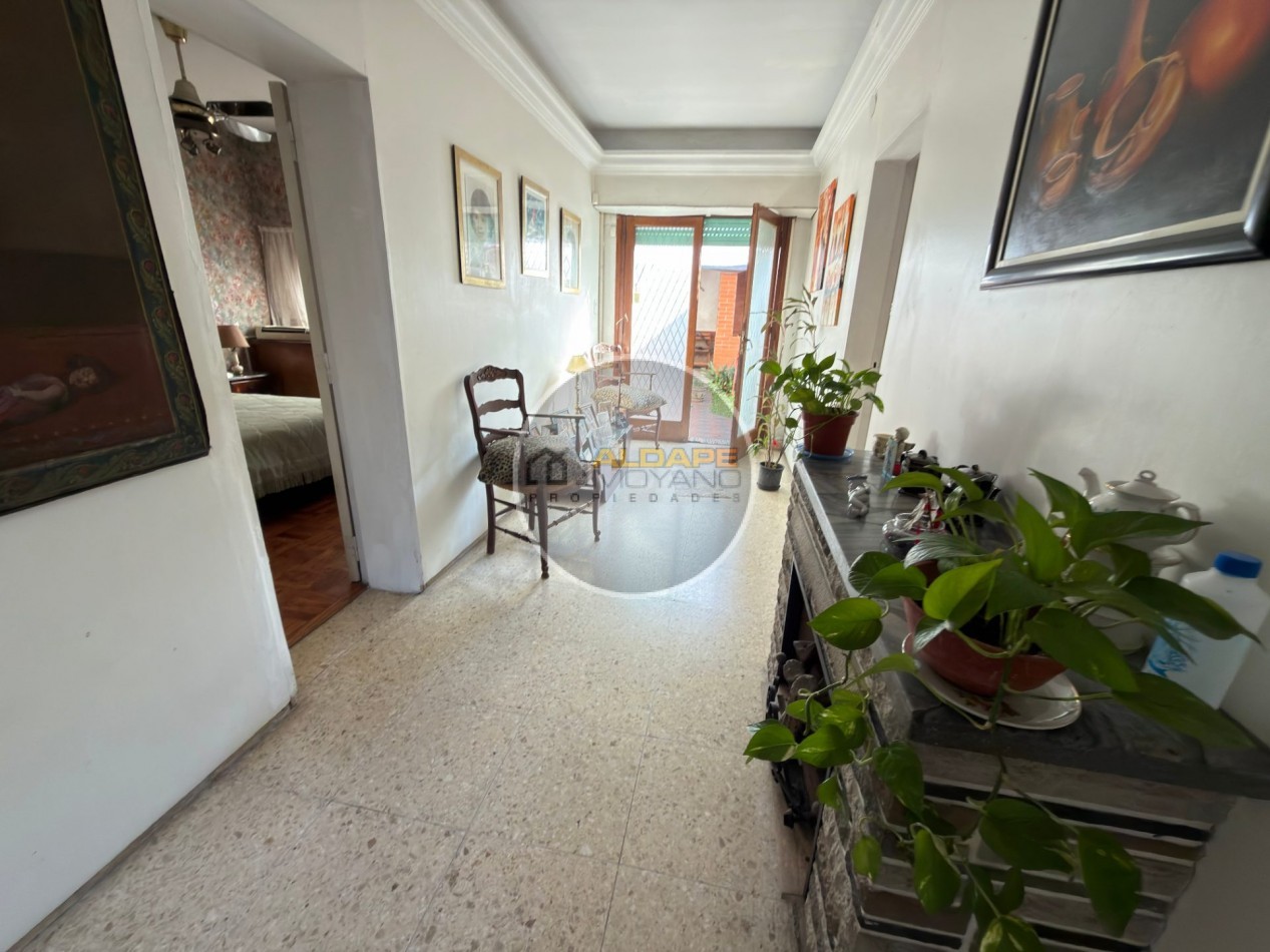 Se Vende Casa Cuatro ambientes, con cochera, Quincho (Villa Lugano)