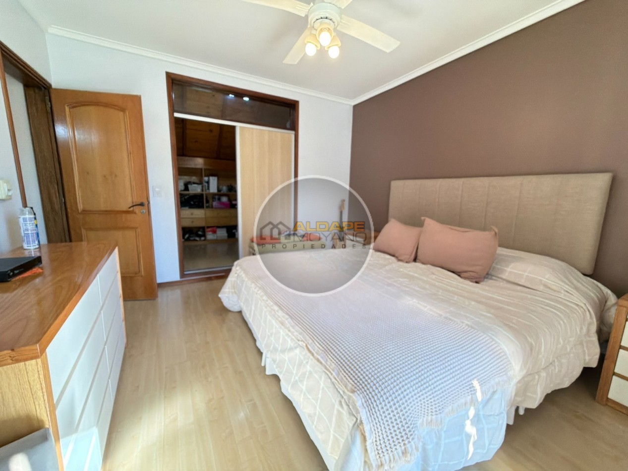 Se Vende Casa, cuatro amb, cochera doble, piscina (Monte Grande)
