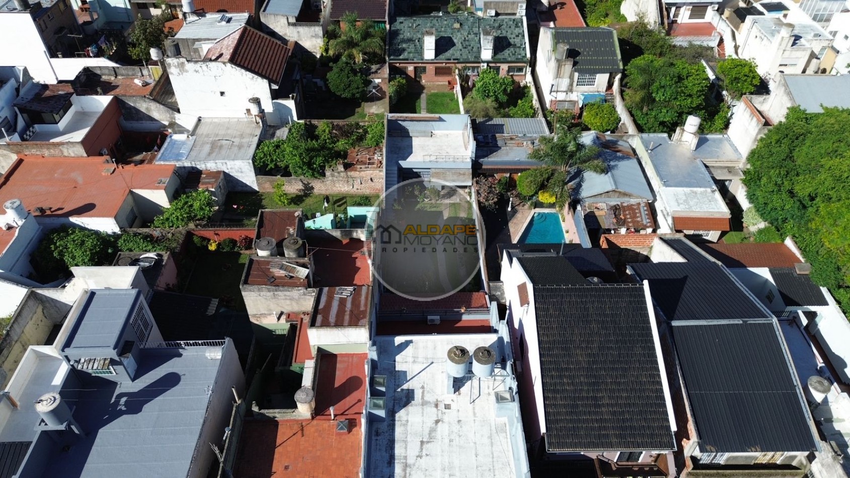 En Venta Casa seis ambientes, cochera triple, Quincho -Excelente estado!! (Villa Lugano)