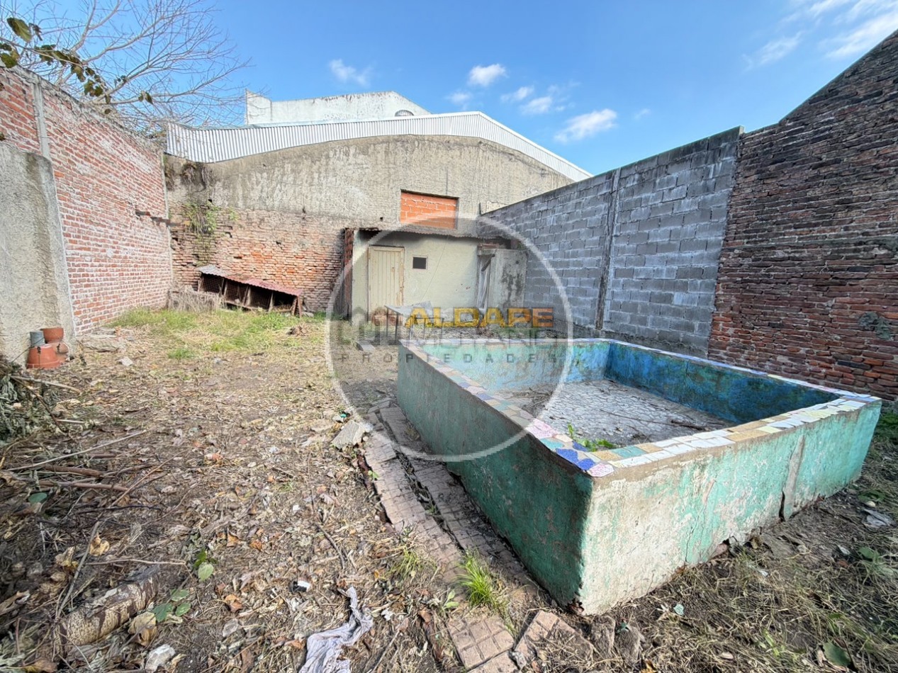 Se Vende local comercial, cochera, depto tres amb, y fondo libre (Villa Lugano) 