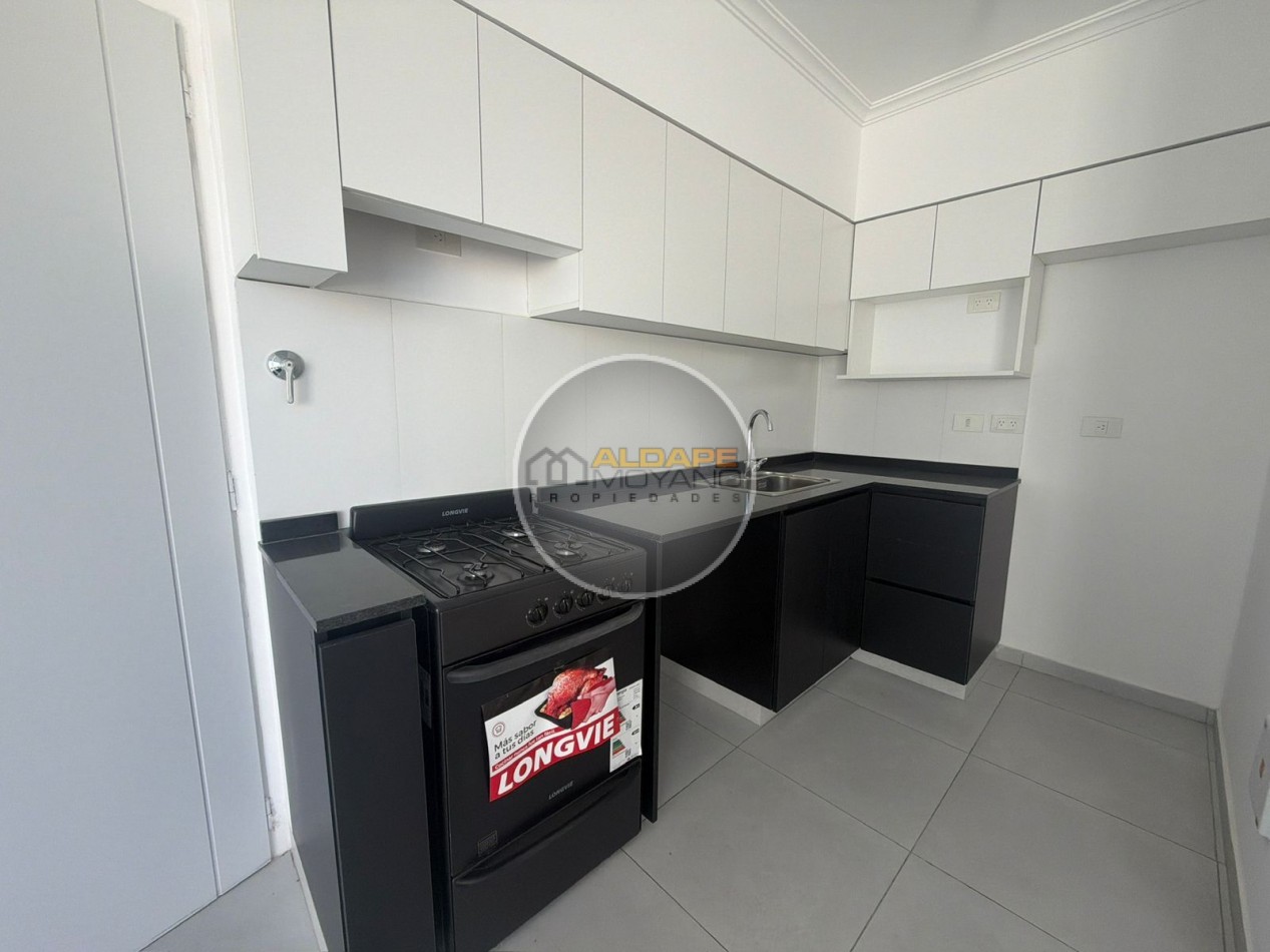 Alquiler dos ambientes, contrafrente, (Aquino 5581, Villa Lugano!!)