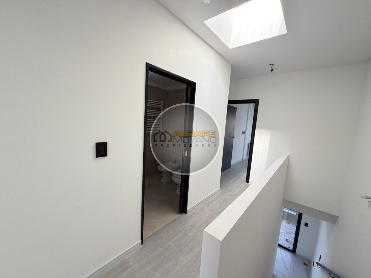 Se Vende triplex, cuatro amb, cochera doble (a estrenar)