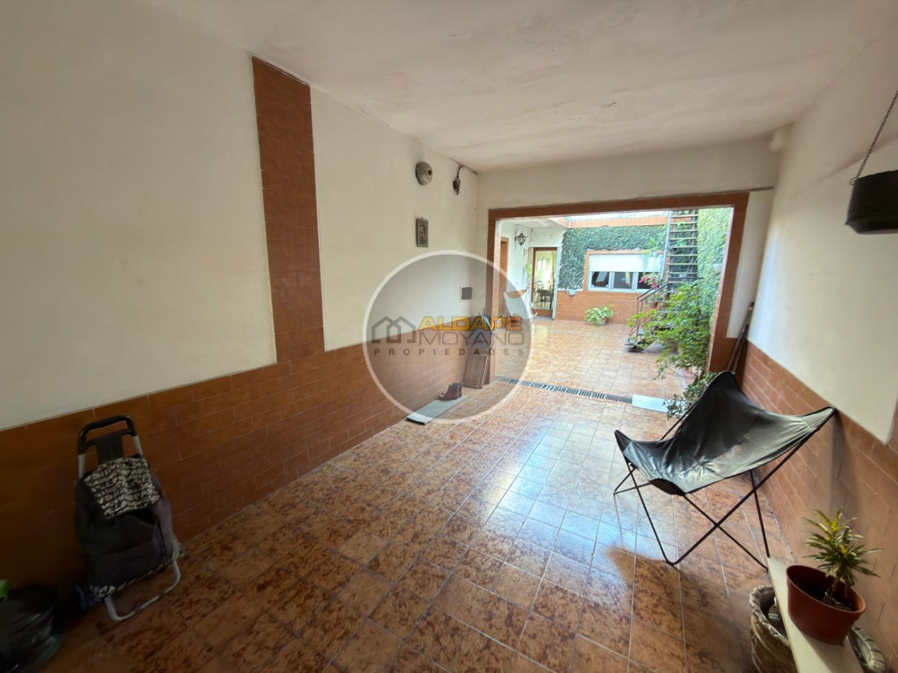 Se Vende Casa Cuatro ambientes, con cochera, Quincho (Villa Lugano)