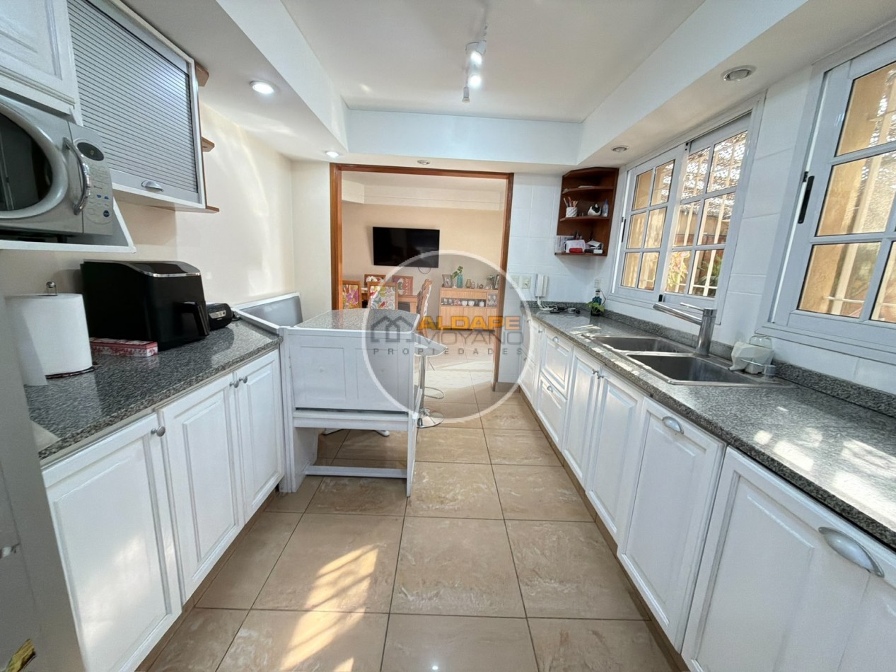 Se Vende Casa, cuatro amb, cochera doble, piscina (Monte Grande)
