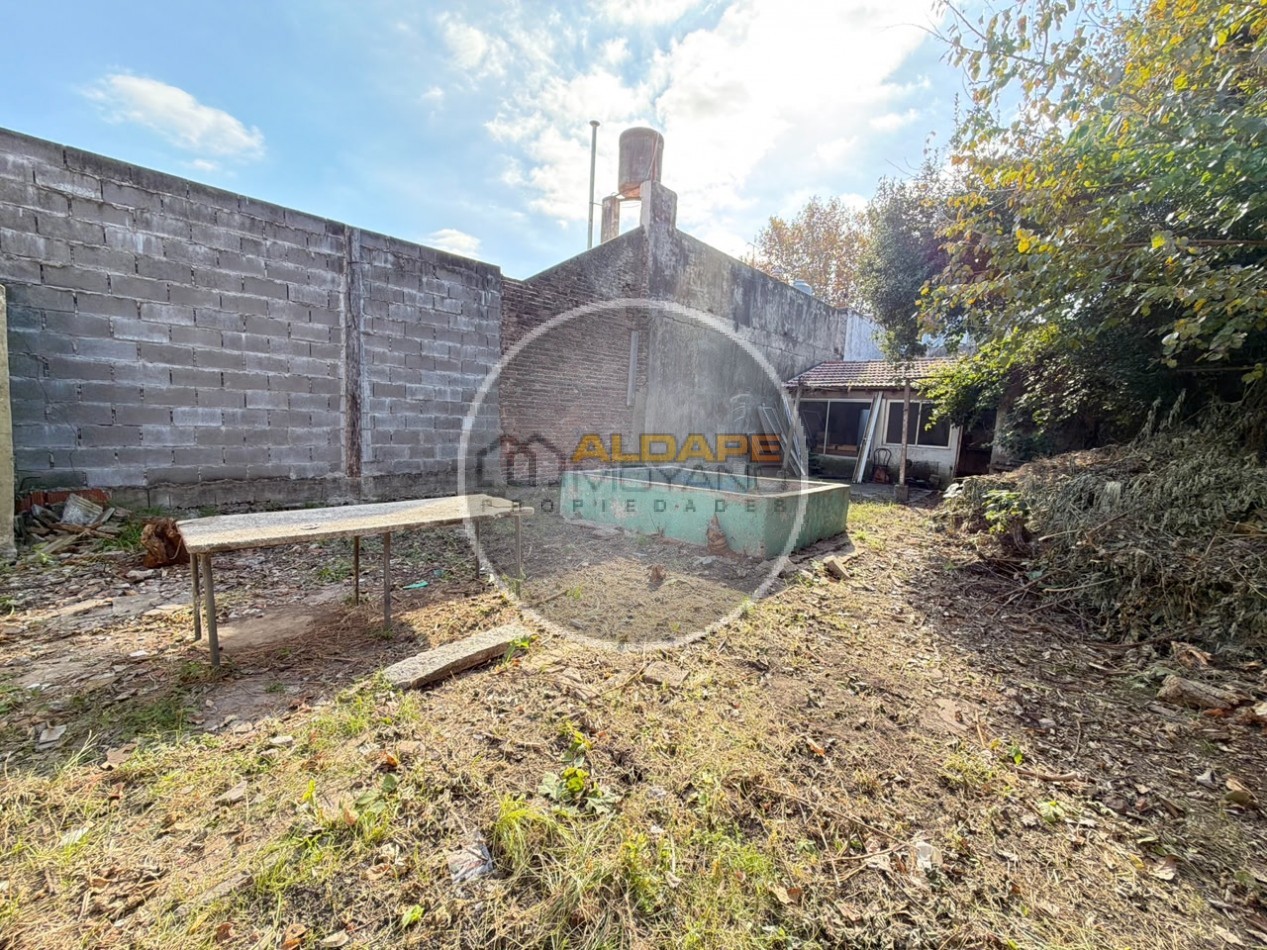 Se Vende local comercial, cochera, depto tres amb, y fondo libre (Villa Lugano) 