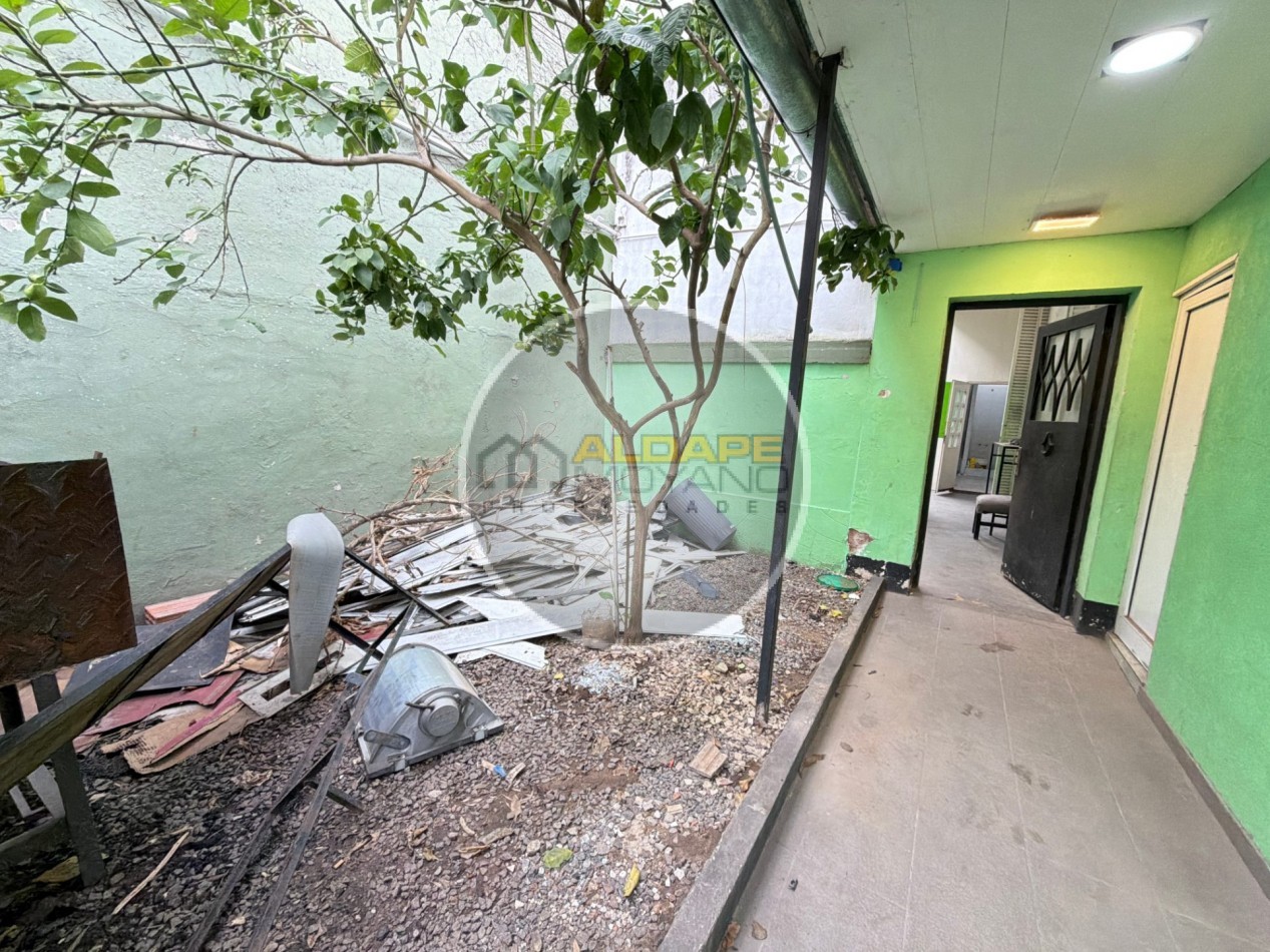 Se Vende Casa multifamiliar a Reciclar (Parque Avellaneda)