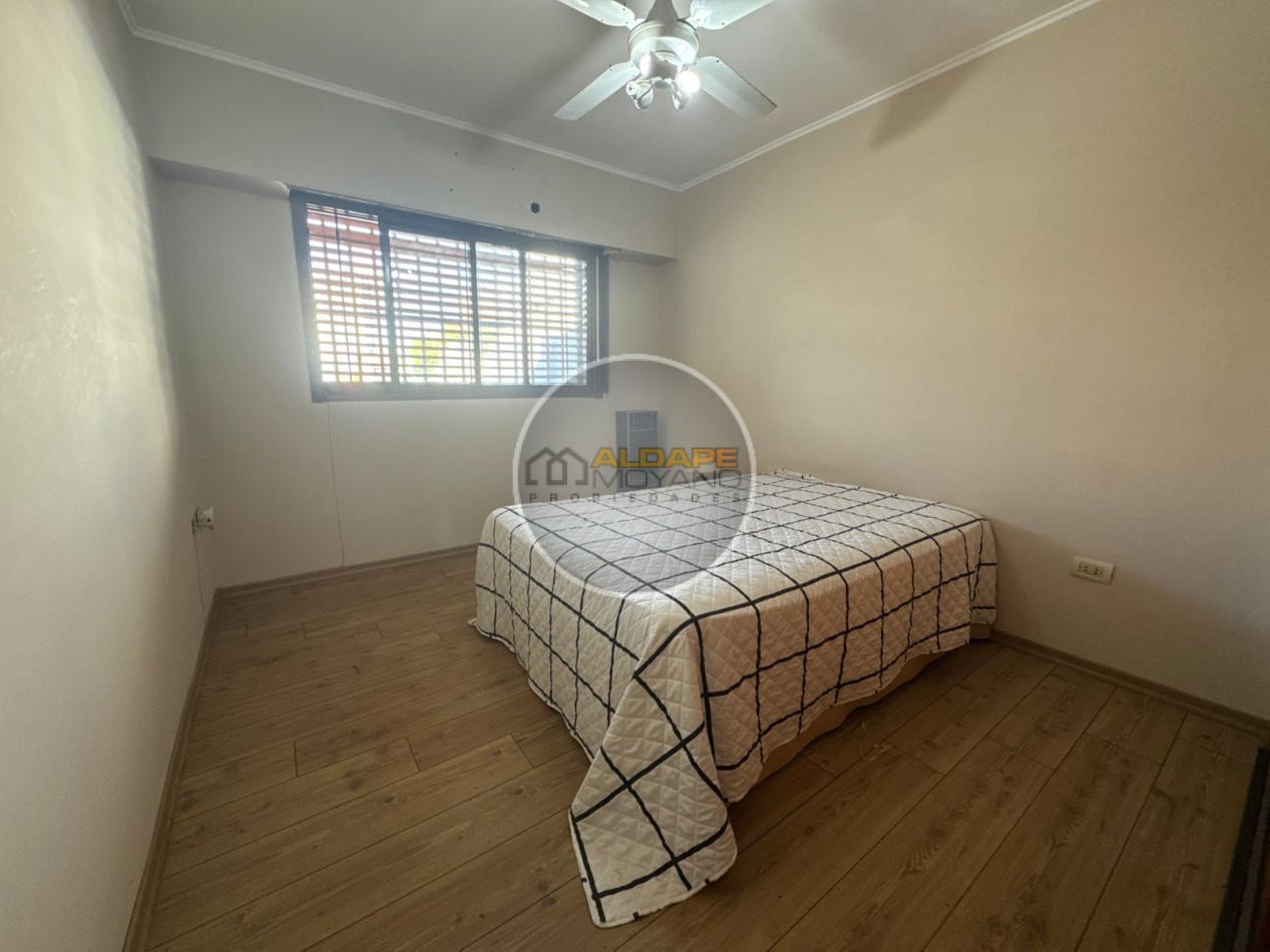 En Venta Casa seis ambientes, cochera triple, Quincho -Excelente estado!! (Villa Lugano)