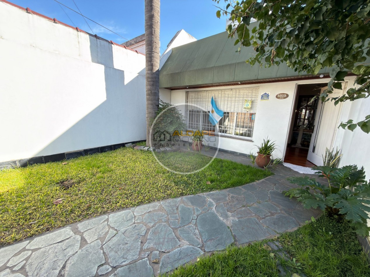 Se Vende Casa Cuatro ambientes, con cochera, Quincho (Villa Lugano)