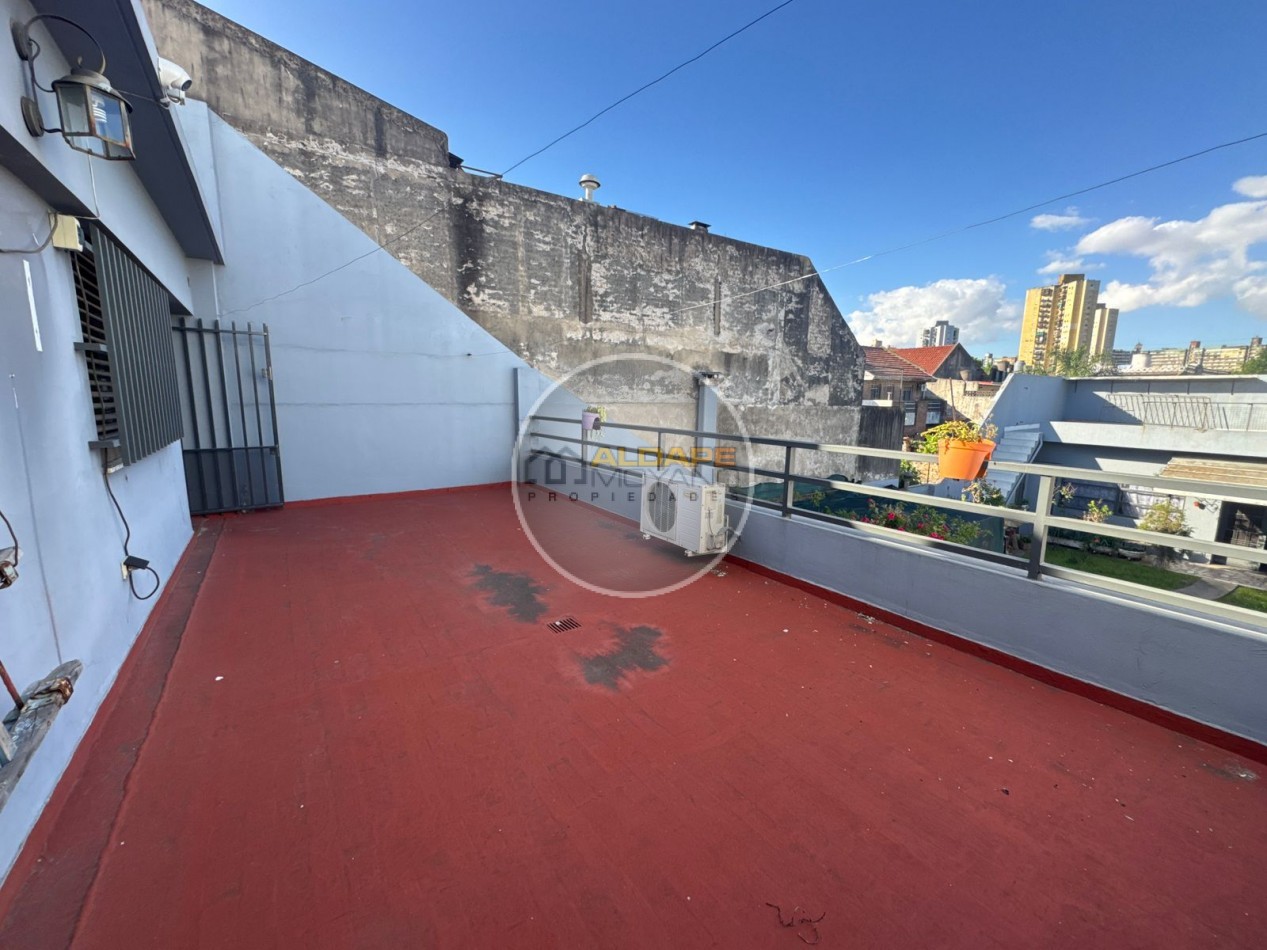 En Venta Casa seis ambientes, cochera triple, Quincho -Excelente estado!! (Villa Lugano)