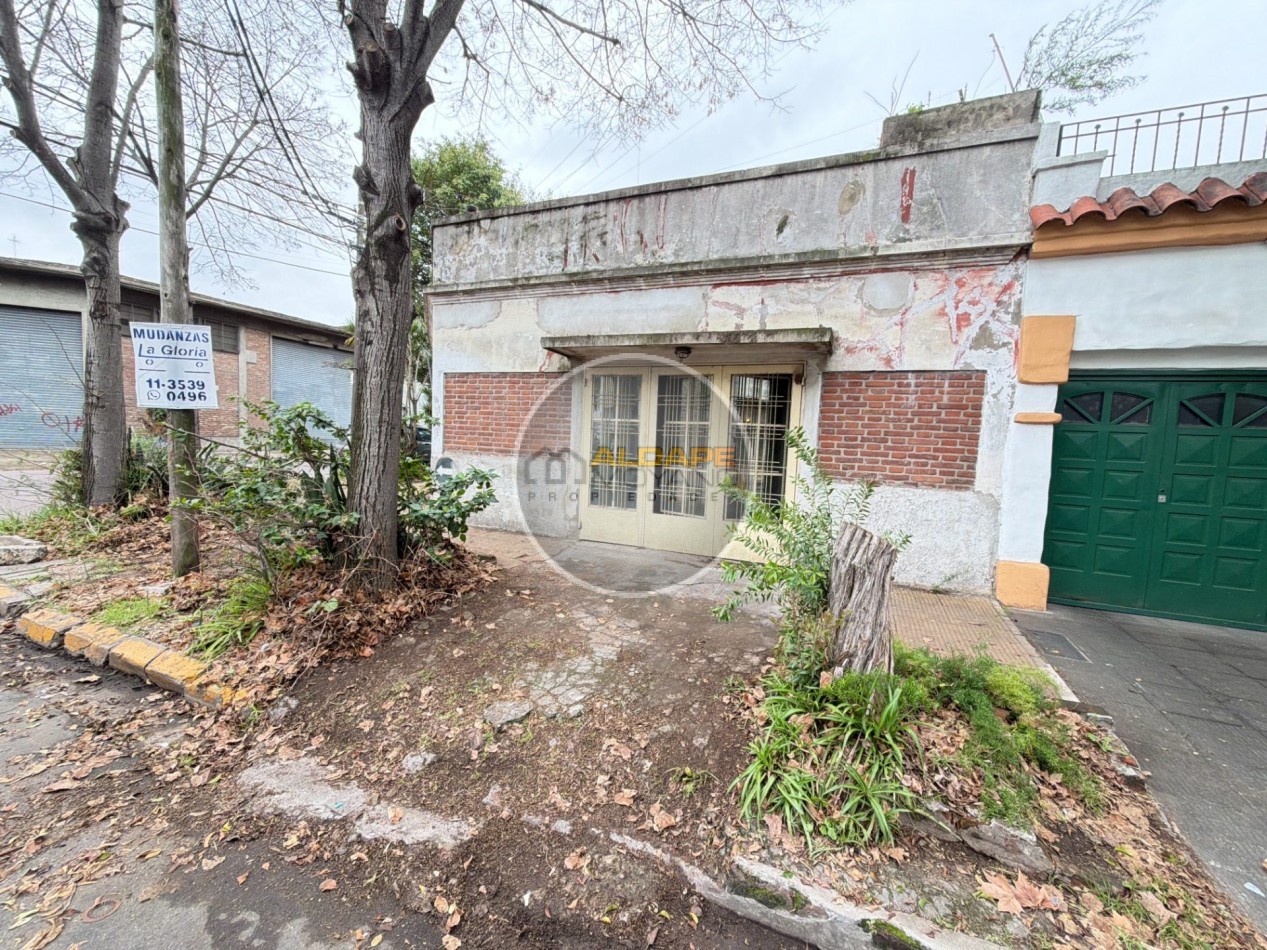 Se Vende Casa tres amb, cochera doble, A Reciclar!! (Ciudadela)
