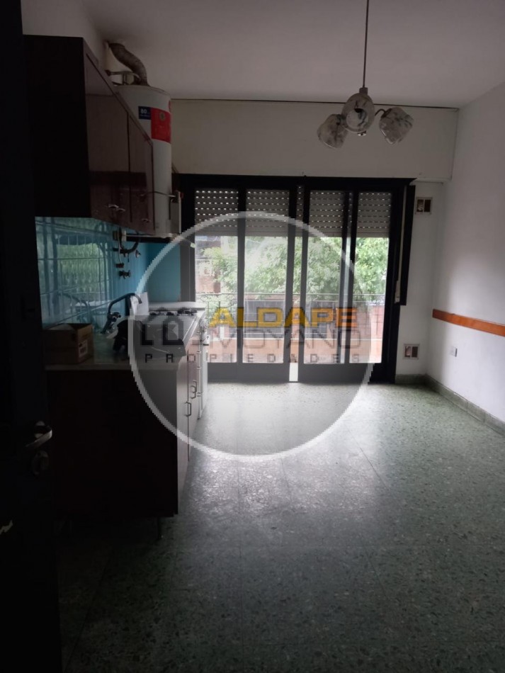 Se Vende local comercial, cochera, depto tres amb, y fondo libre (Villa Lugano) 