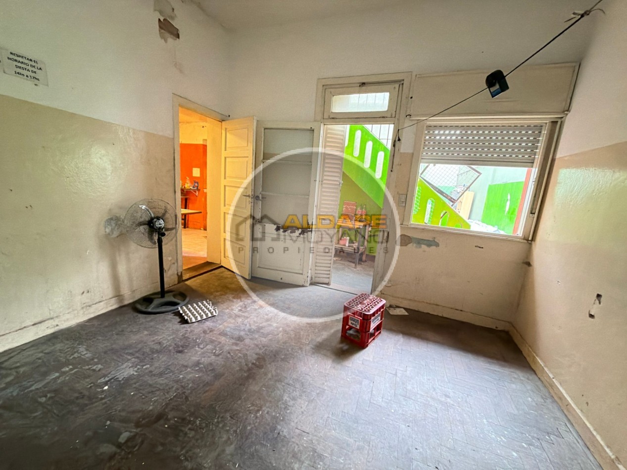 Se Vende Casa multifamiliar a Reciclar (Parque Avellaneda)