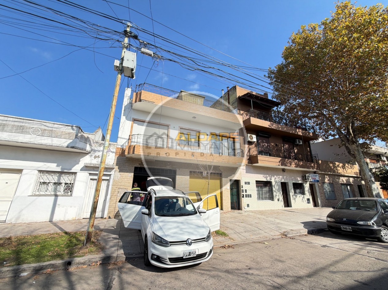 Se Vende local comercial, cochera, depto tres amb, y fondo libre (Villa Lugano) 