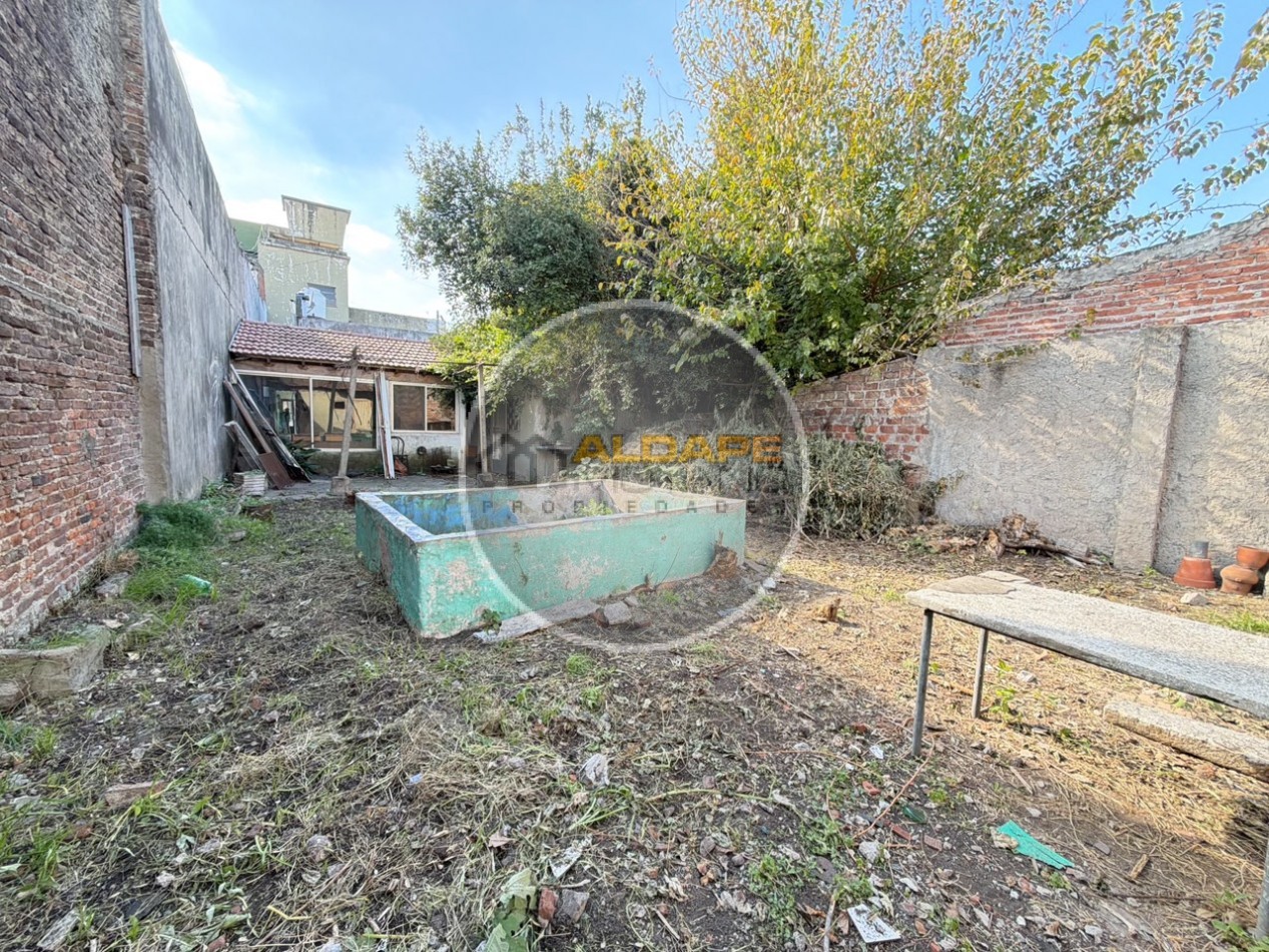 Se Vende local comercial, cochera, depto tres amb, y fondo libre (Villa Lugano) 