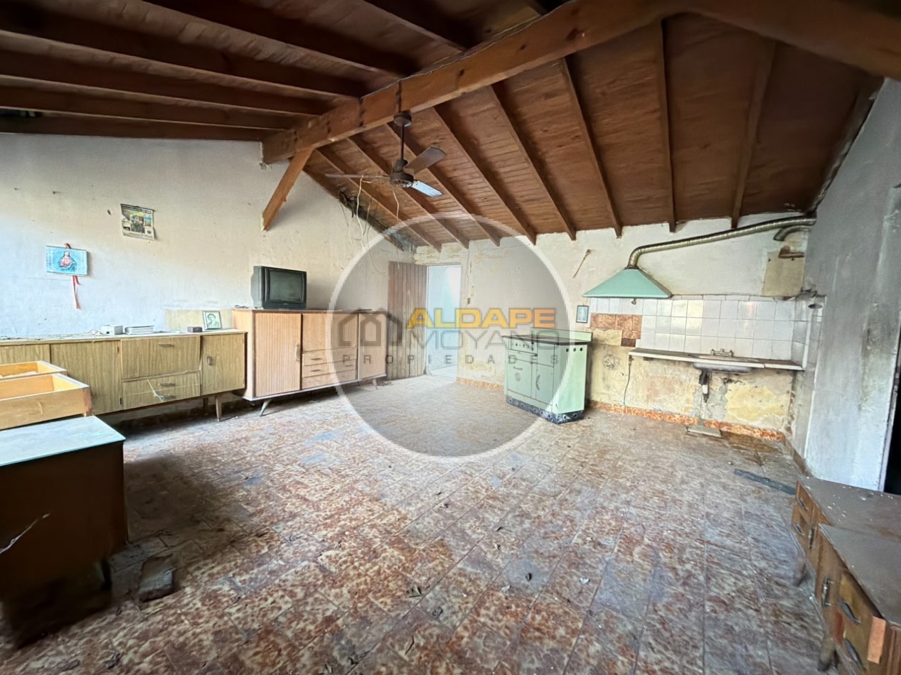 Se Vende local comercial, cochera, depto tres amb, y fondo libre (Villa Lugano) 