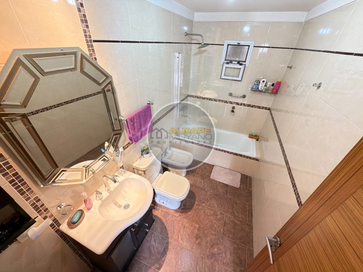 Se Vende PH, tres ambientes, con cochera (Liniers) Excelente