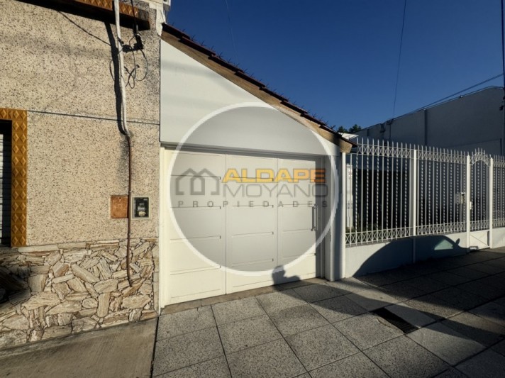 Se Vende PH entrada independiente, cuatro ambientes, cochera cubierta, Quincho, Excelente! (La Tablada)