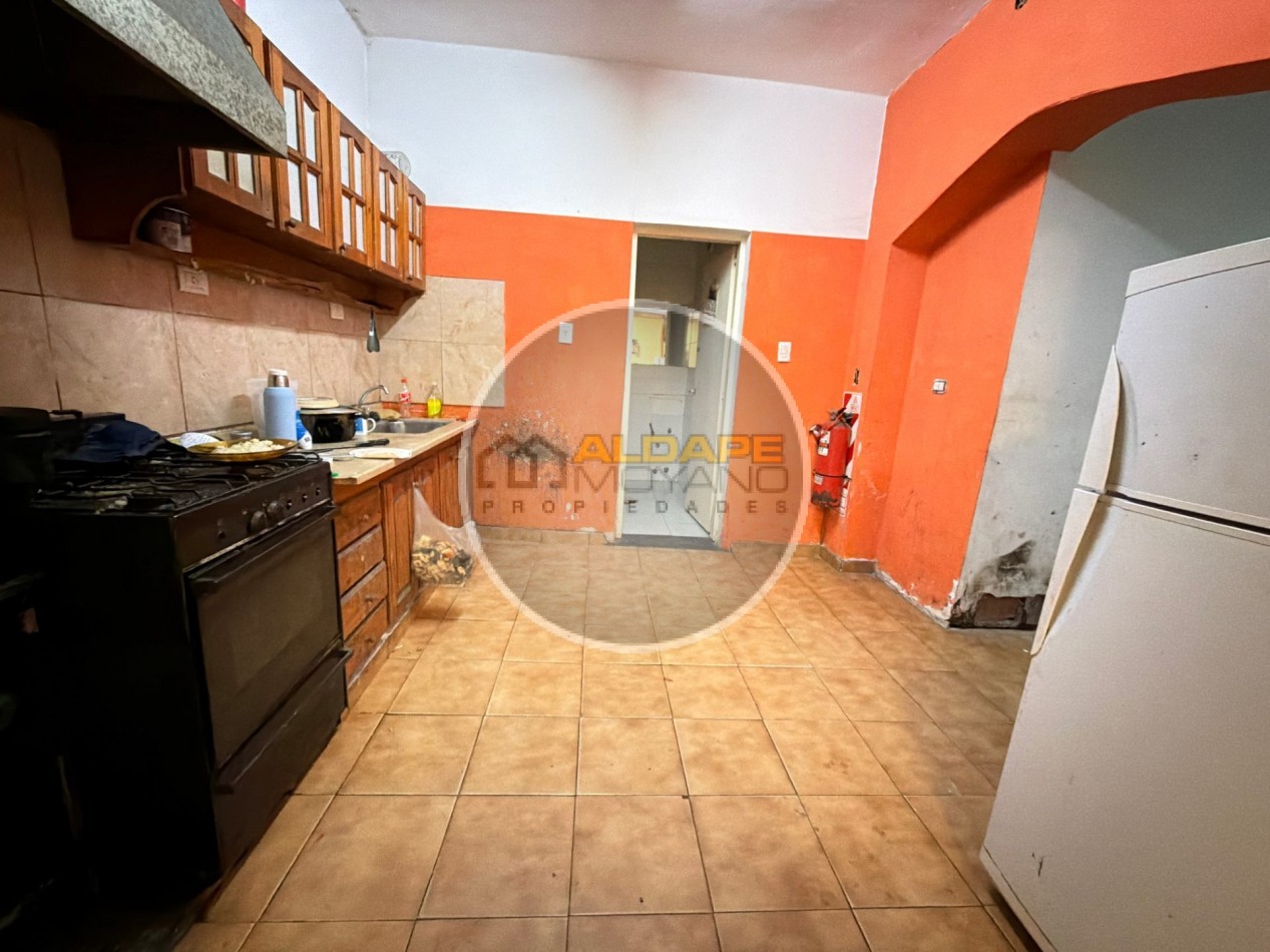Se Vende Casa multifamiliar a Reciclar (Parque Avellaneda)