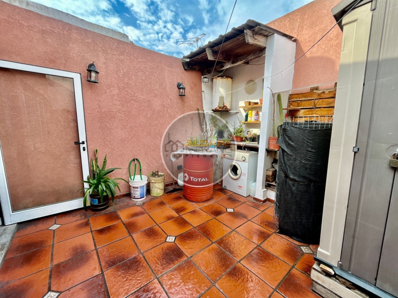 Se Vende PH dos ambientes, contrafrente (Barracas)