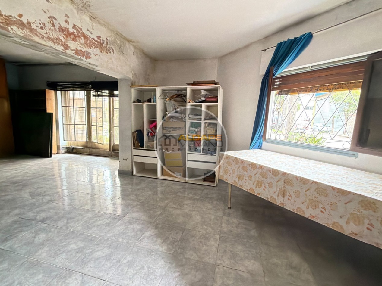 Se Vende Casa tres amb, cochera doble, A Reciclar!! (Ciudadela)