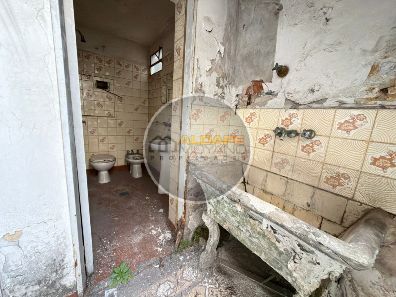 Se vende Local comercial y vivienda tres amb (A Reciclar)