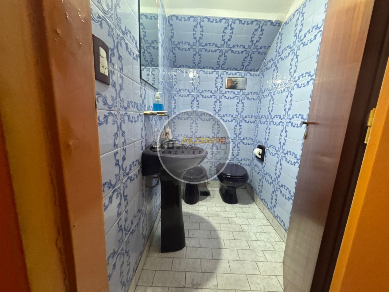 En Venta Casa seis ambientes, cochera triple, Quincho -Excelente estado!! (Villa Lugano)