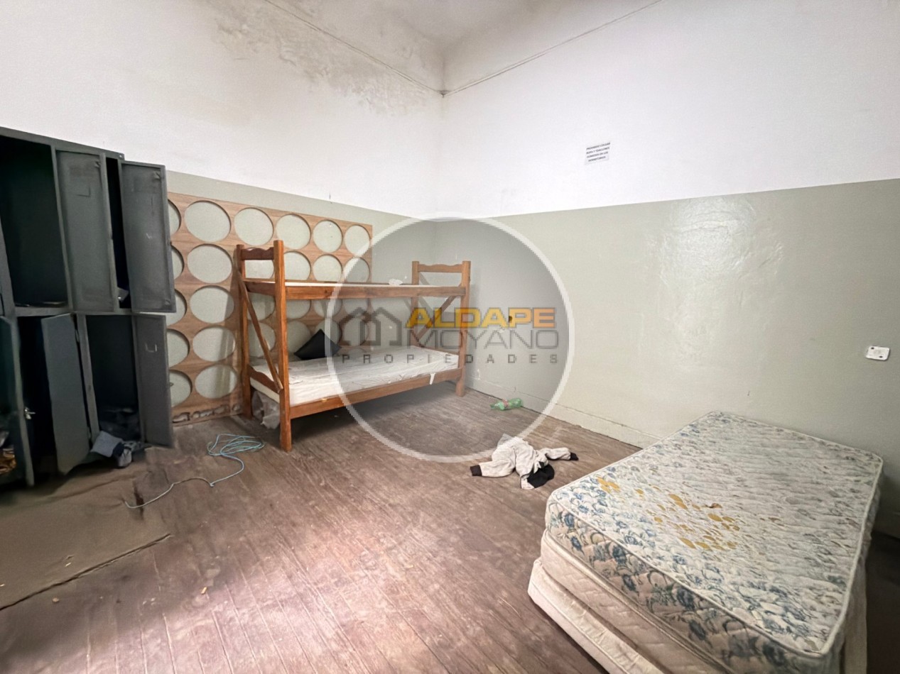 Se Vende Casa multifamiliar a Reciclar (Parque Avellaneda)