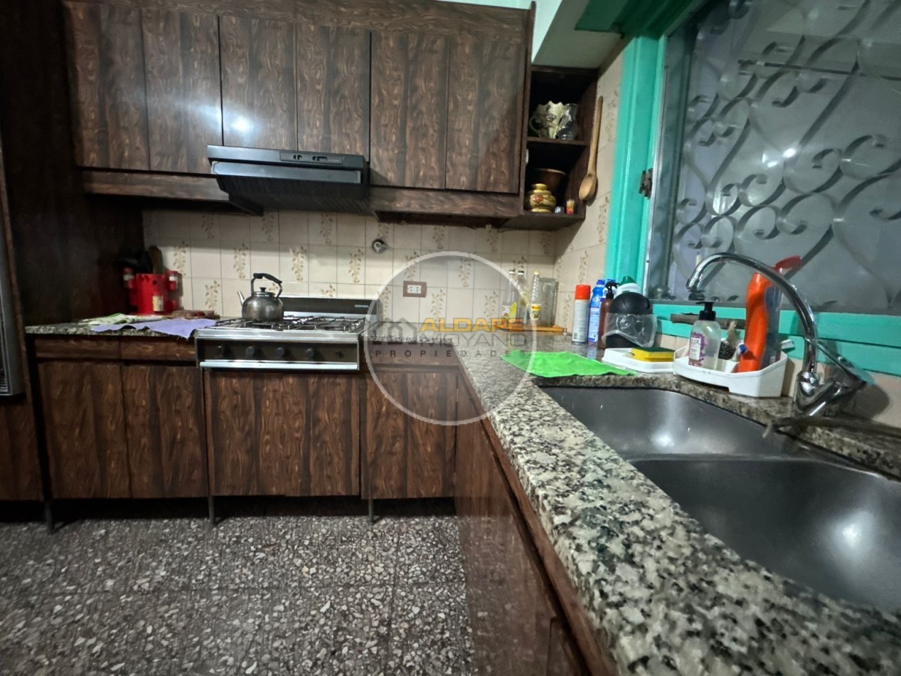 En Venta Casa seis ambientes, cochera triple, Quincho -Excelente estado!! (Villa Lugano)