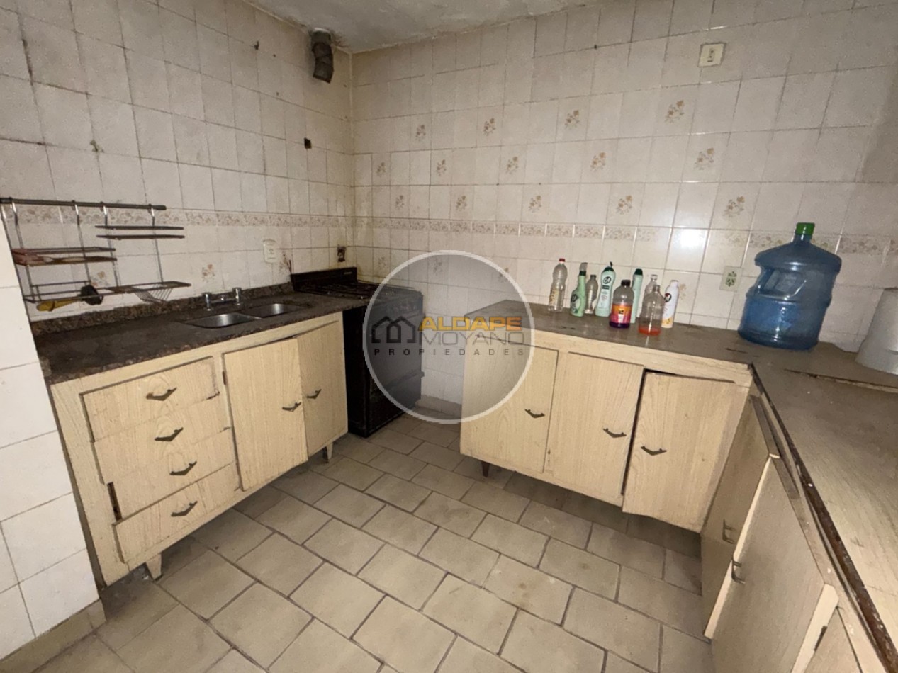Se Vende Casa tres amb, cochera doble, A Reciclar!! (Ciudadela)