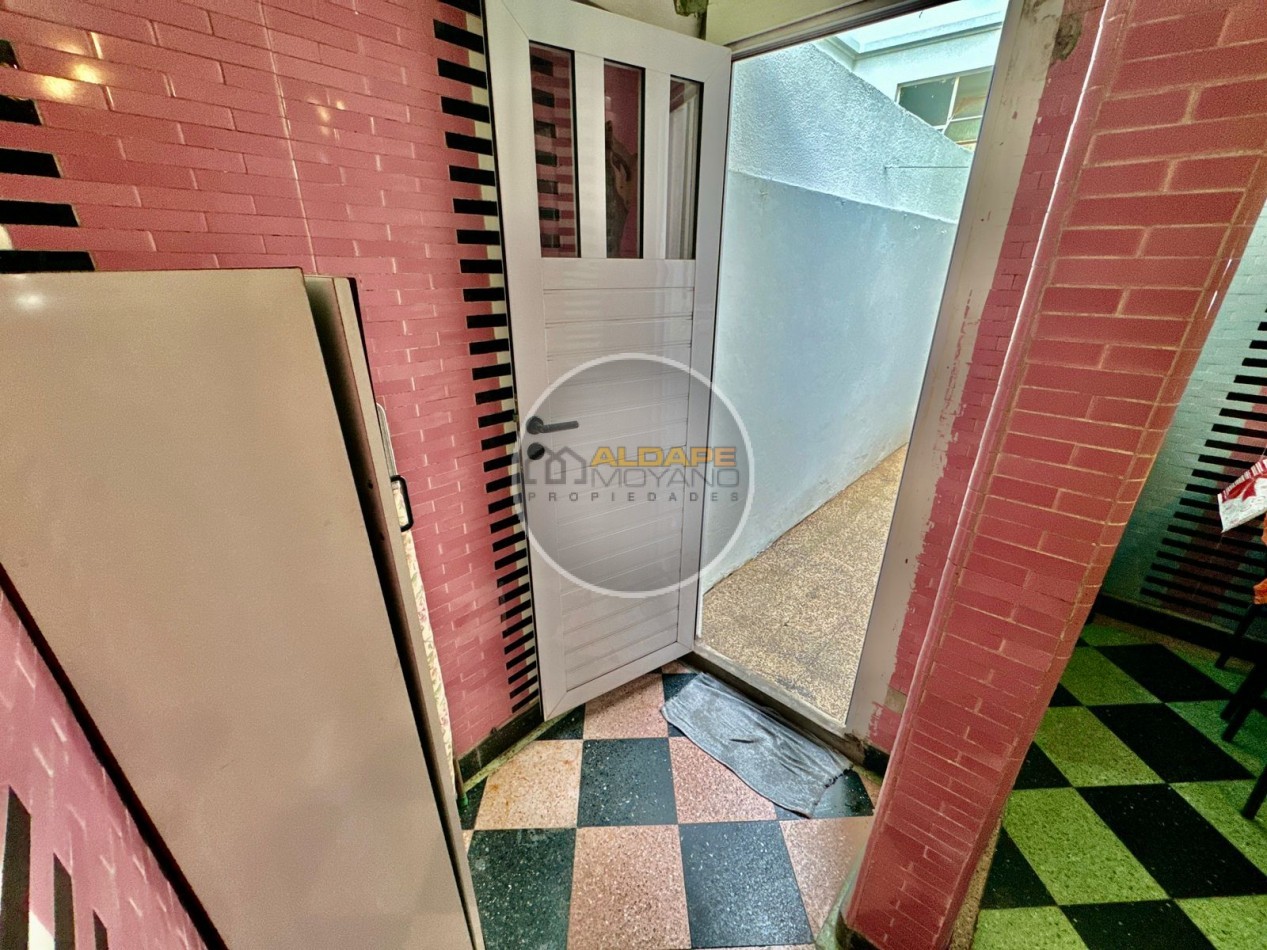 Se vende departamento tres ambientes, planta baja (Almagro)