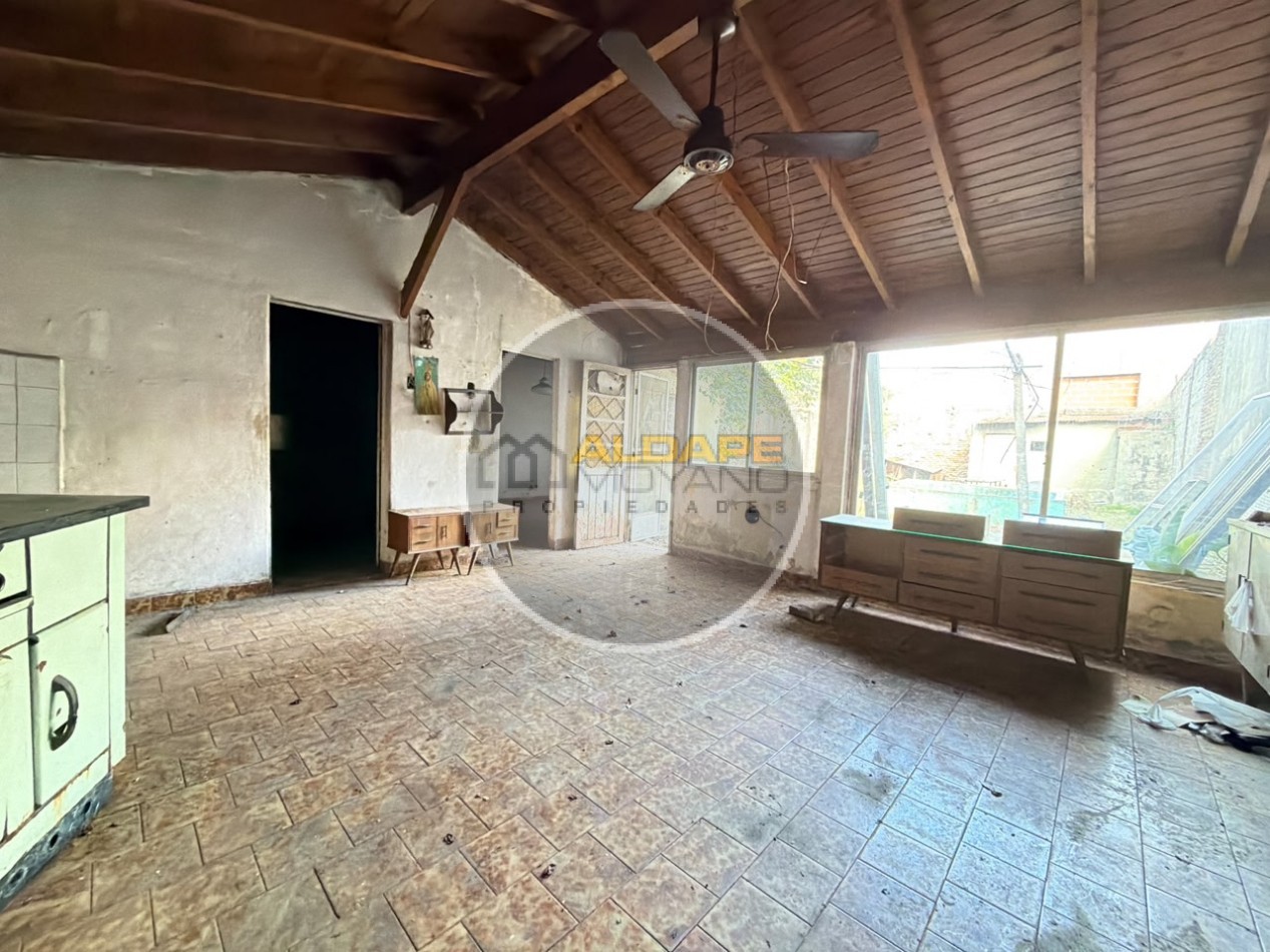 Se Vende local comercial, cochera, depto tres amb, y fondo libre (Villa Lugano) 
