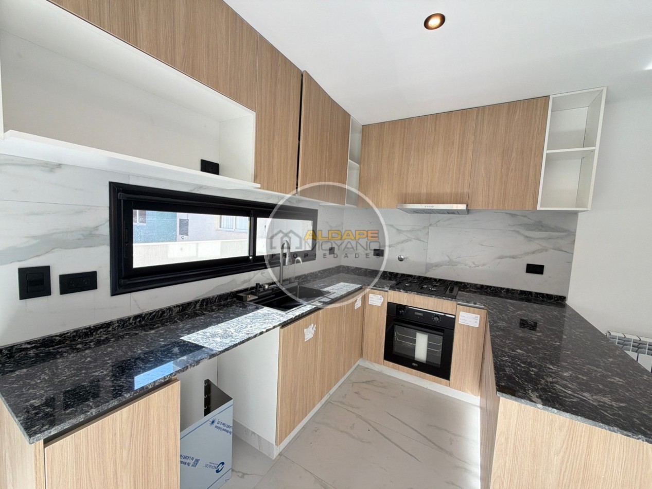 Se Vende triplex, cuatro amb, cochera doble (a estrenar)