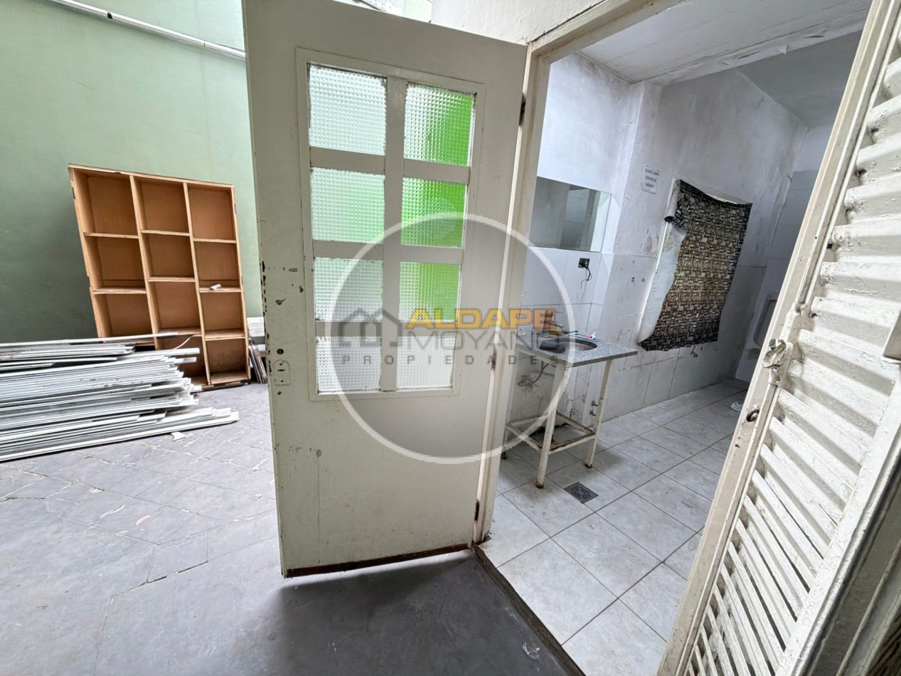 Se Vende Casa multifamiliar a Reciclar (Parque Avellaneda)