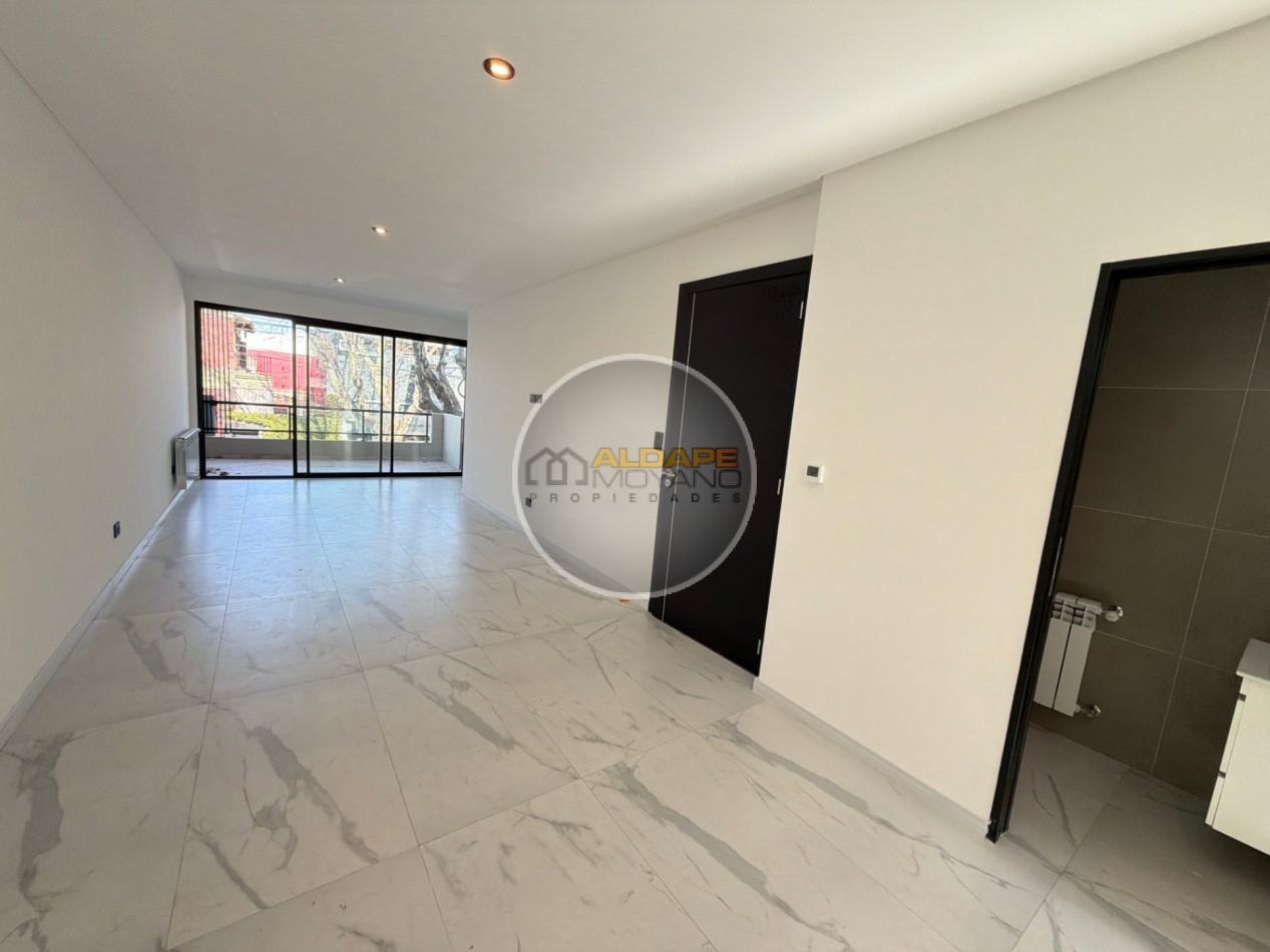 Se Vende triplex, cuatro amb, cochera doble (a estrenar)