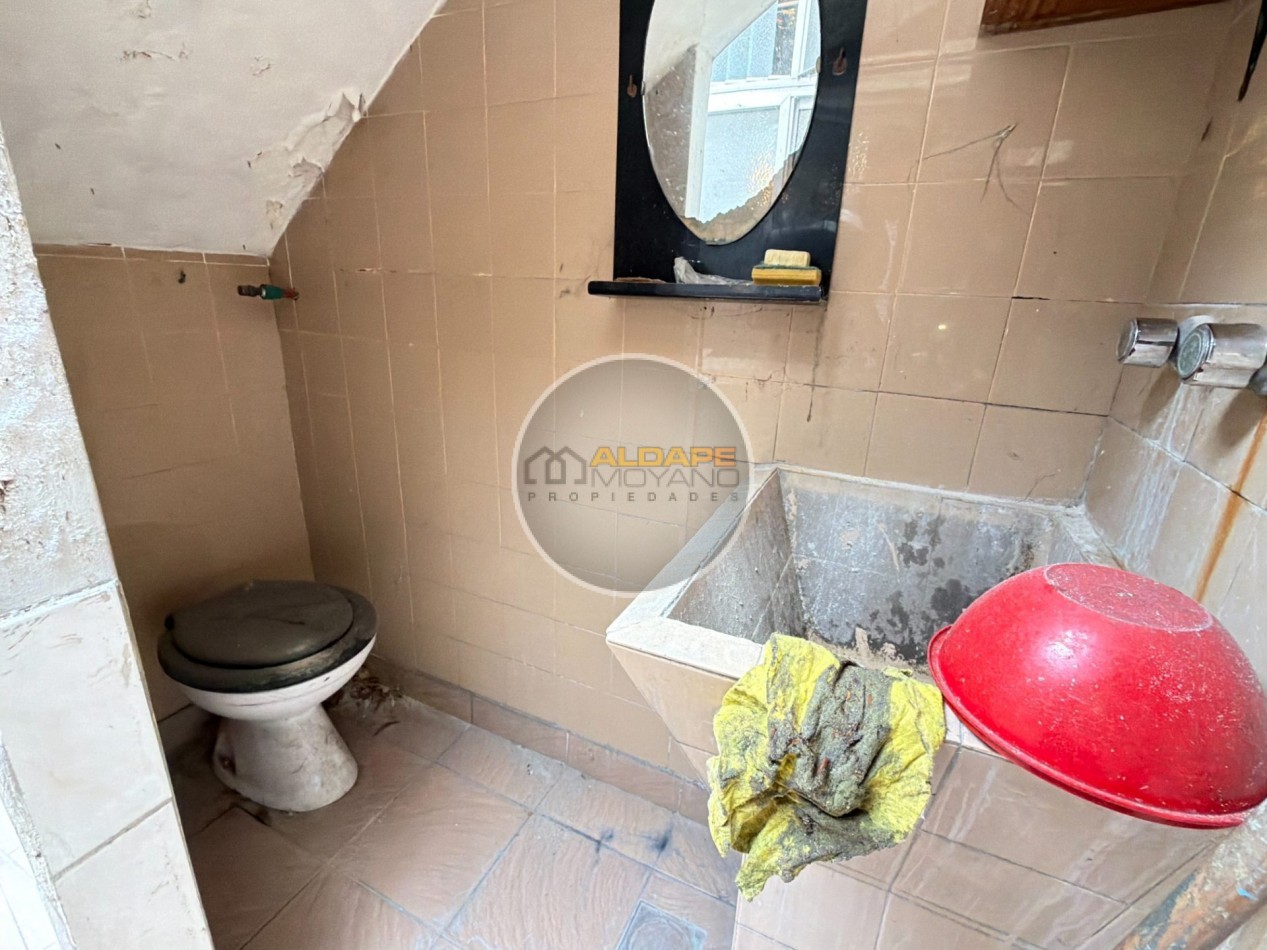 Se Vende Casa tres amb, cochera doble, A Reciclar!! (Ciudadela)