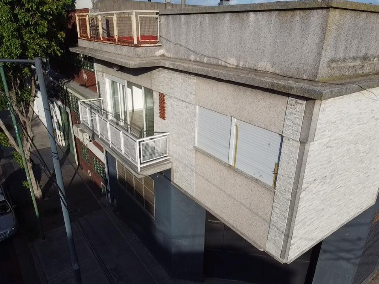 Se vende departamento cuatro amb, remodelado, con espacio aereo!!! Apto credito!!
