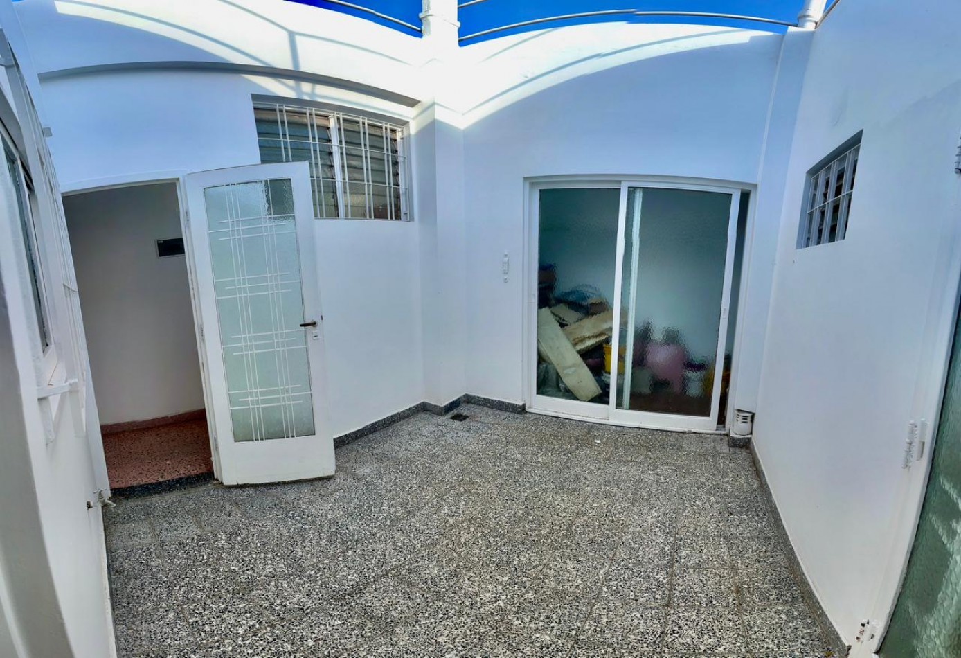 Se vende departamento cuatro amb, remodelado, con espacio aereo!!! Apto credito!!