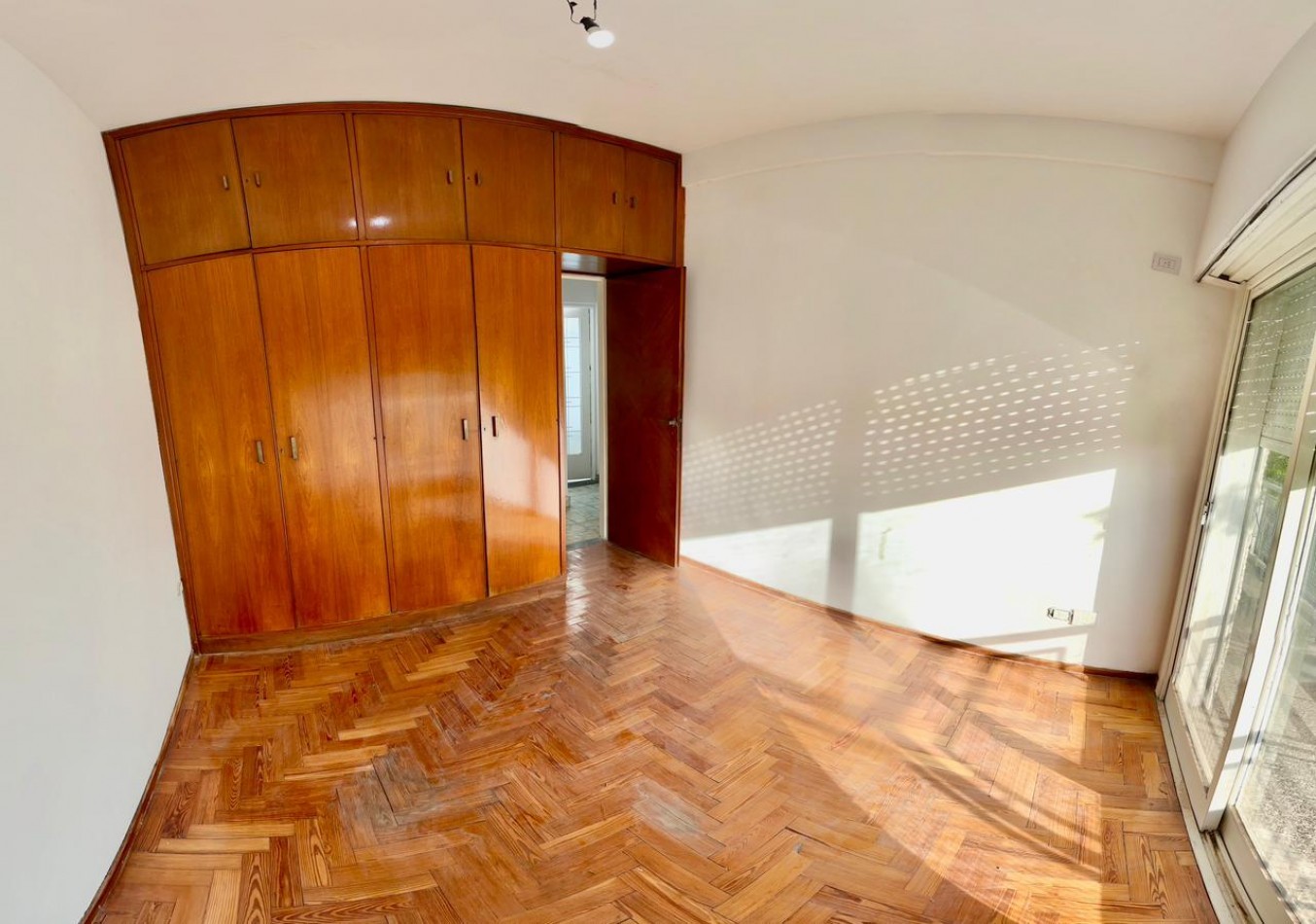 Se vende departamento cuatro amb, remodelado, con espacio aereo!!! Apto credito!!