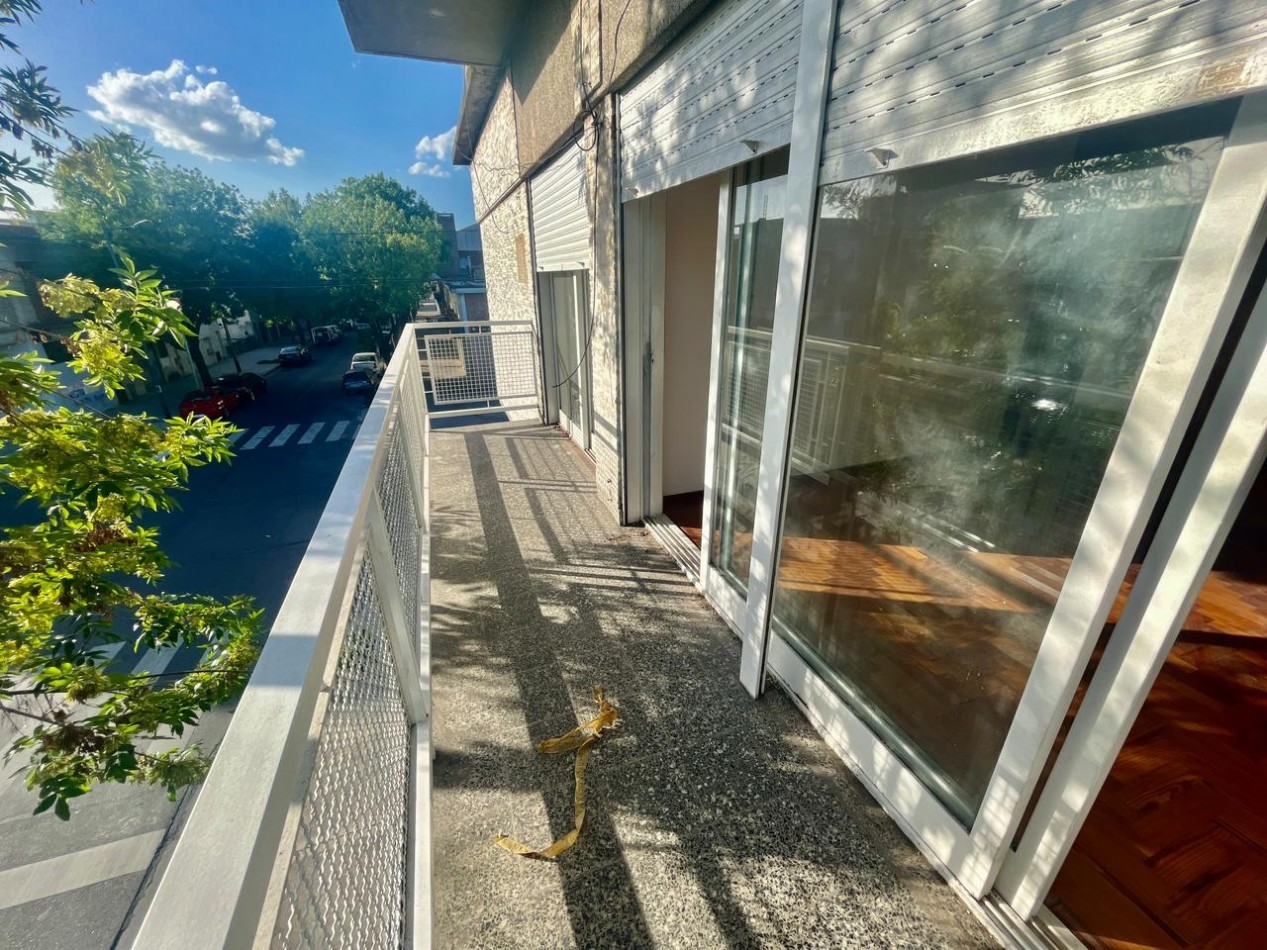 Se vende departamento cuatro amb, remodelado, con espacio aereo!!! Apto credito!!