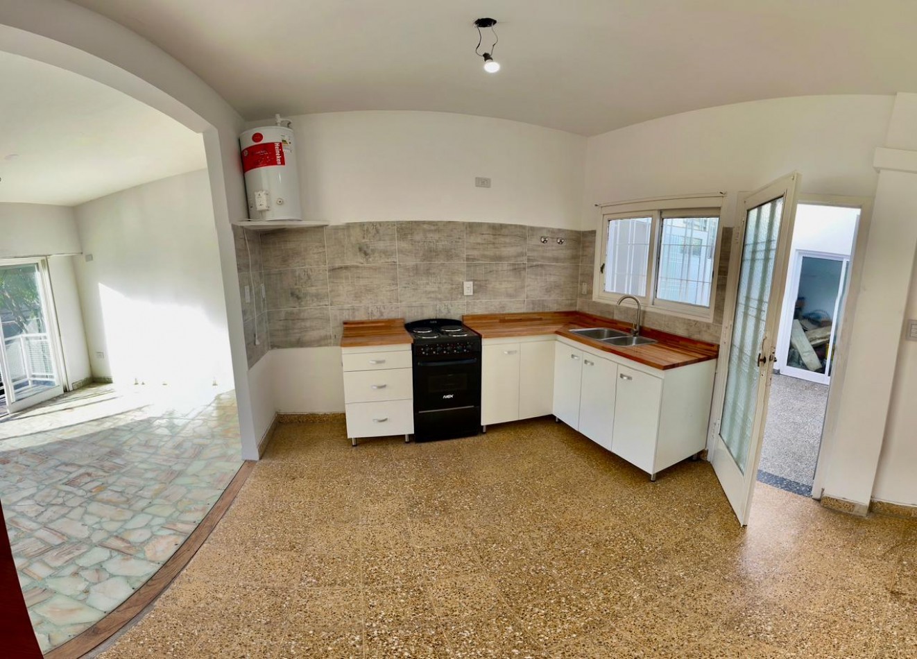 Se vende departamento cuatro amb, remodelado, con espacio aereo!!! Apto credito!!