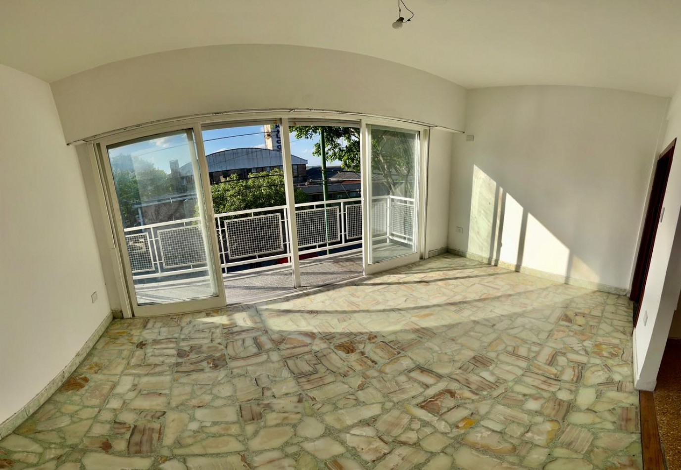 Se vende departamento cuatro amb, remodelado, con espacio aereo!!! Apto credito!!
