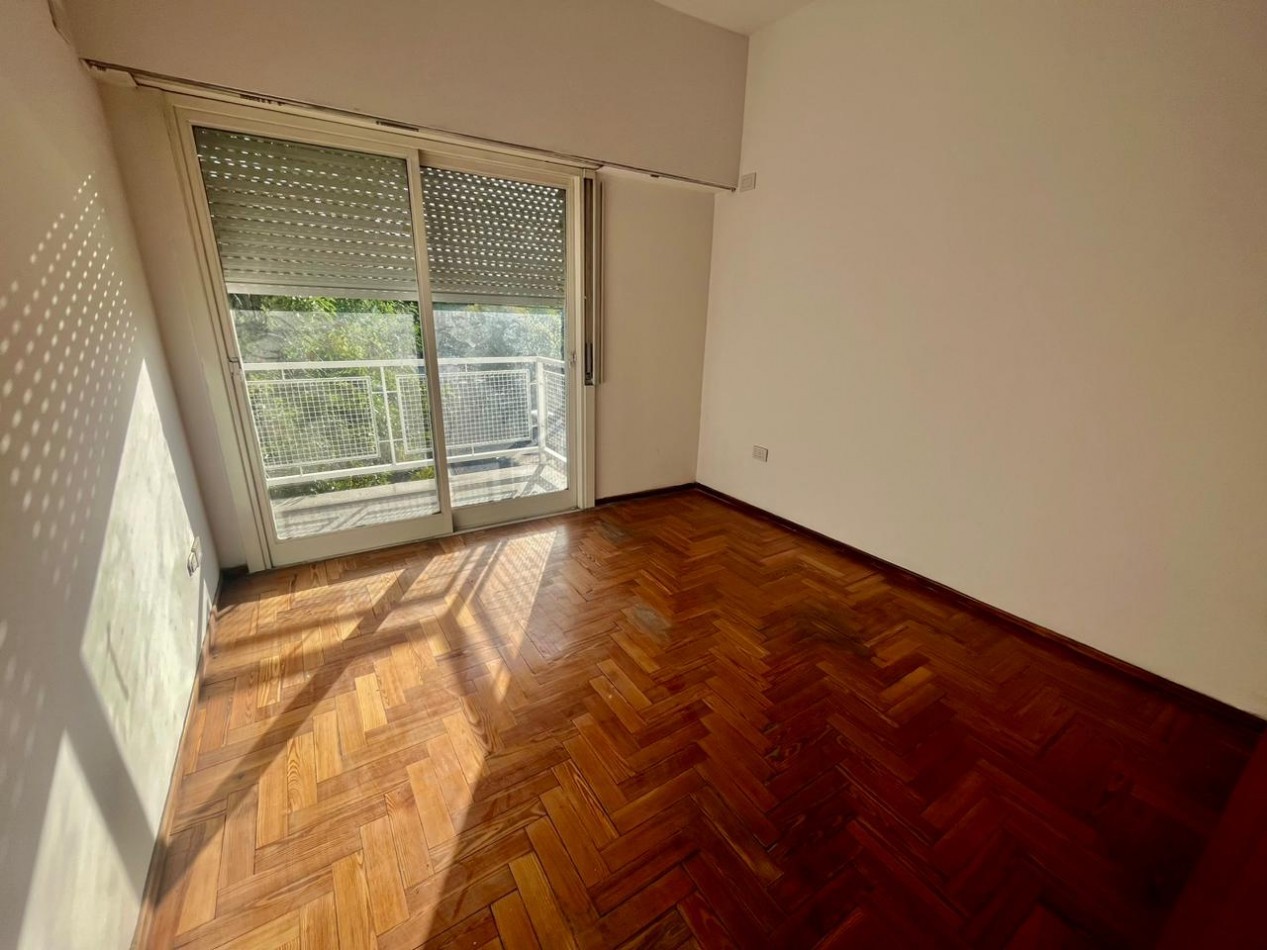 Se vende departamento cuatro amb, remodelado, con espacio aereo!!! Apto credito!!