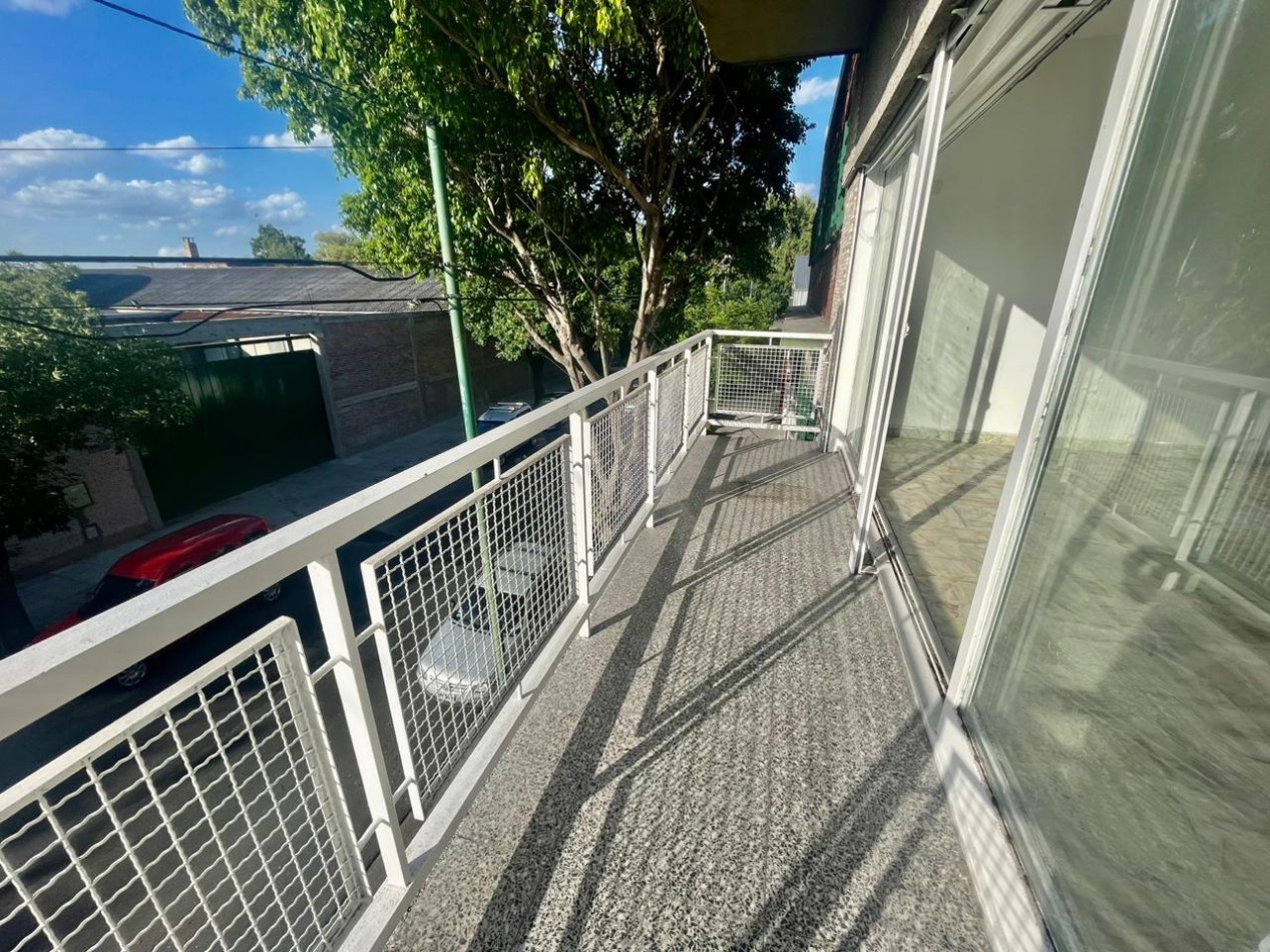 Se vende departamento cuatro amb, remodelado, con espacio aereo!!! Apto credito!!